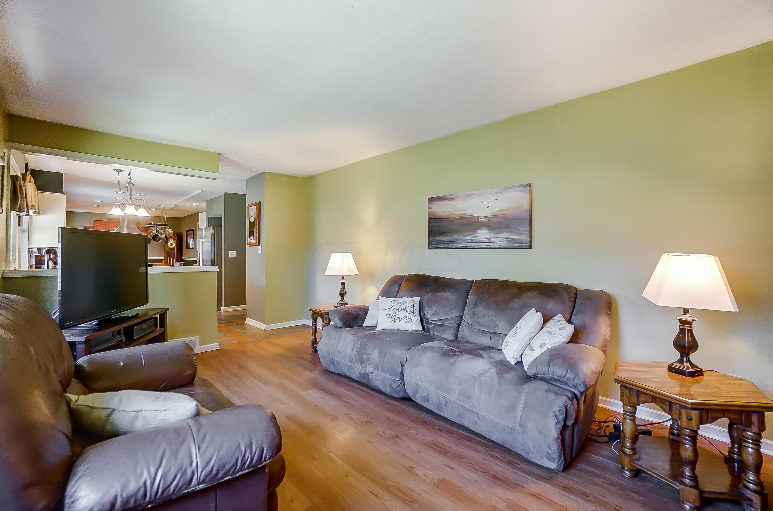 22 Walnut View Court S