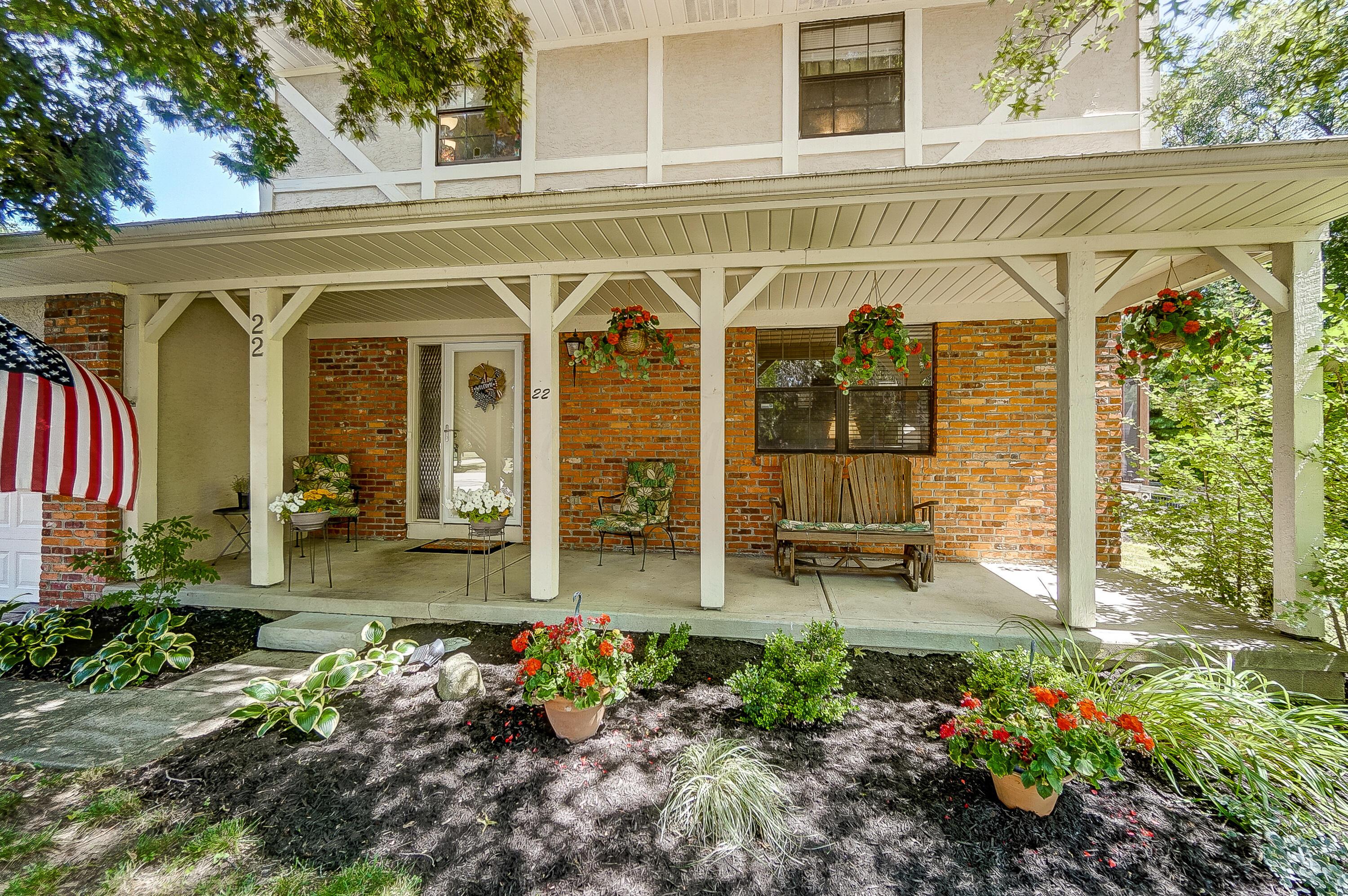 22 Walnut View Court S