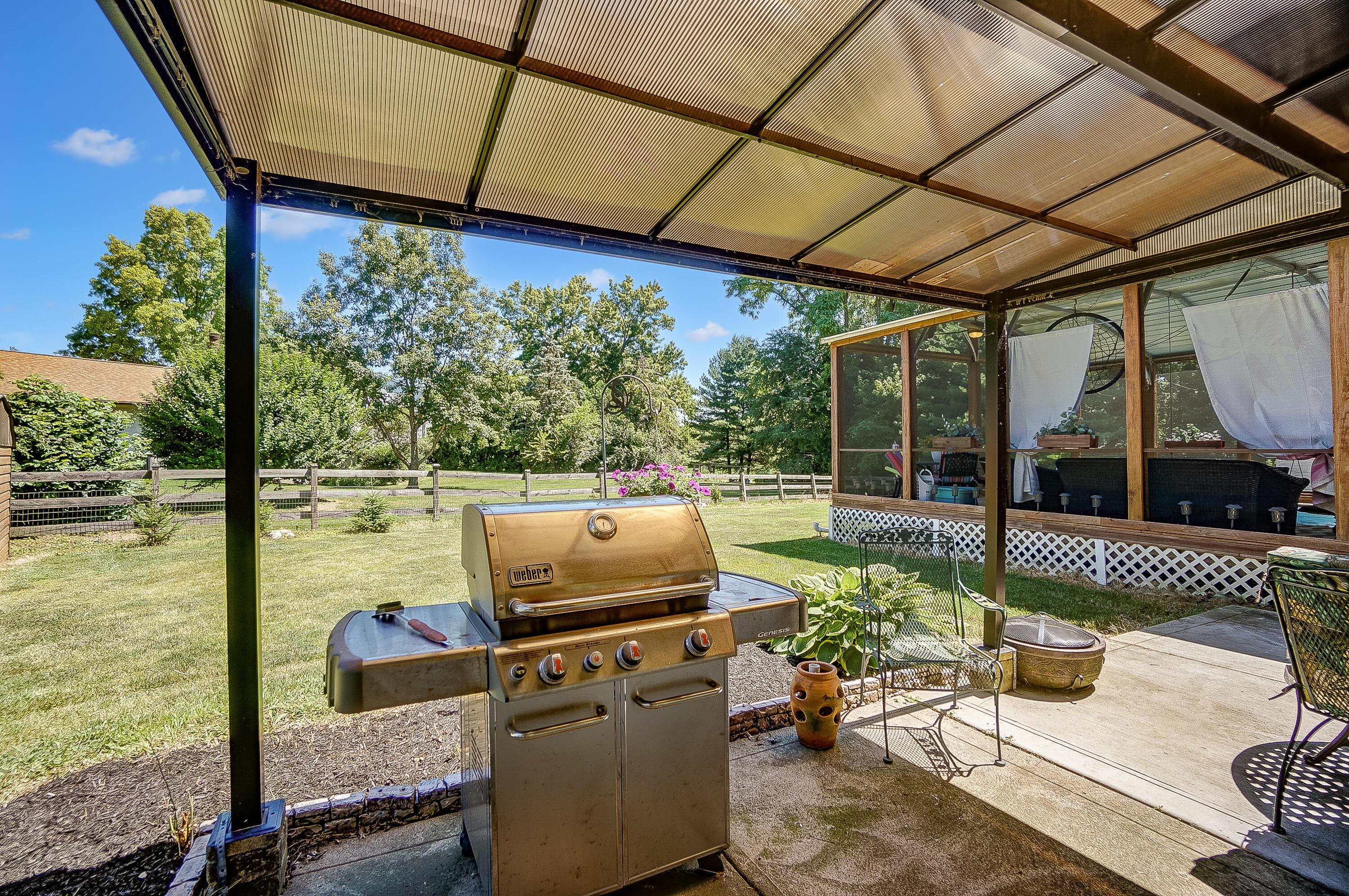 22 Walnut View Court S