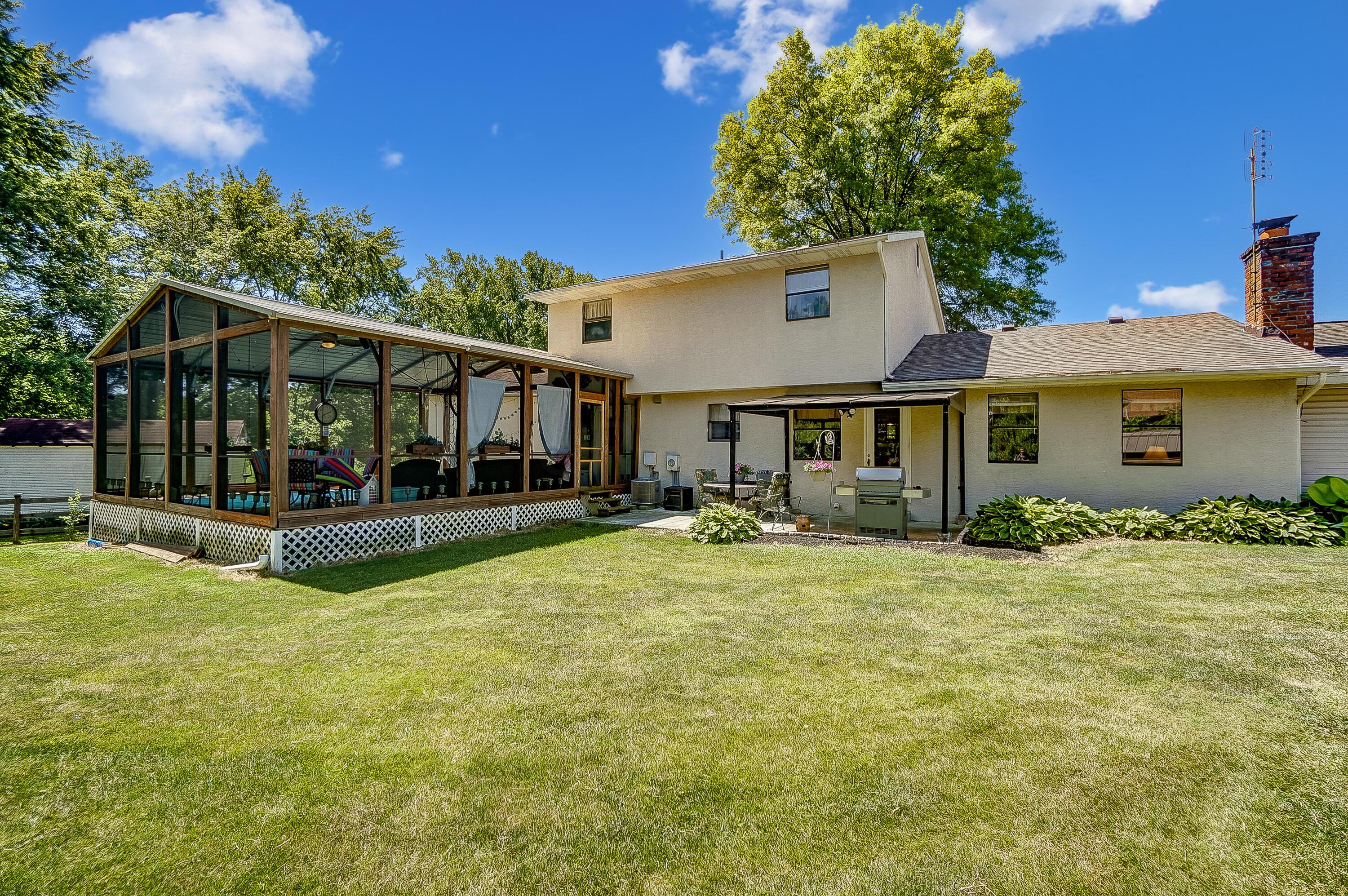 22 Walnut View Court S