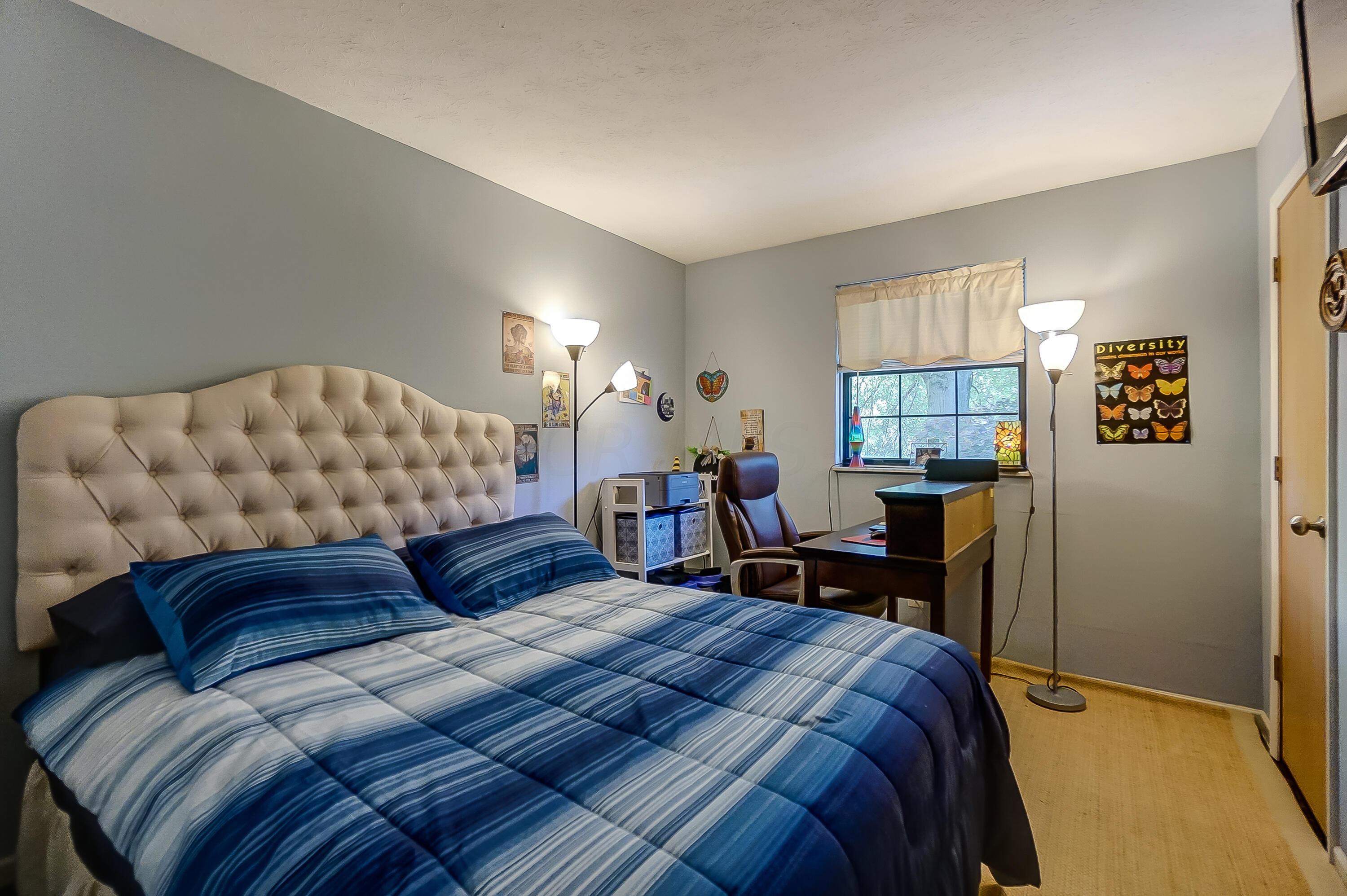 22 Walnut View Court S