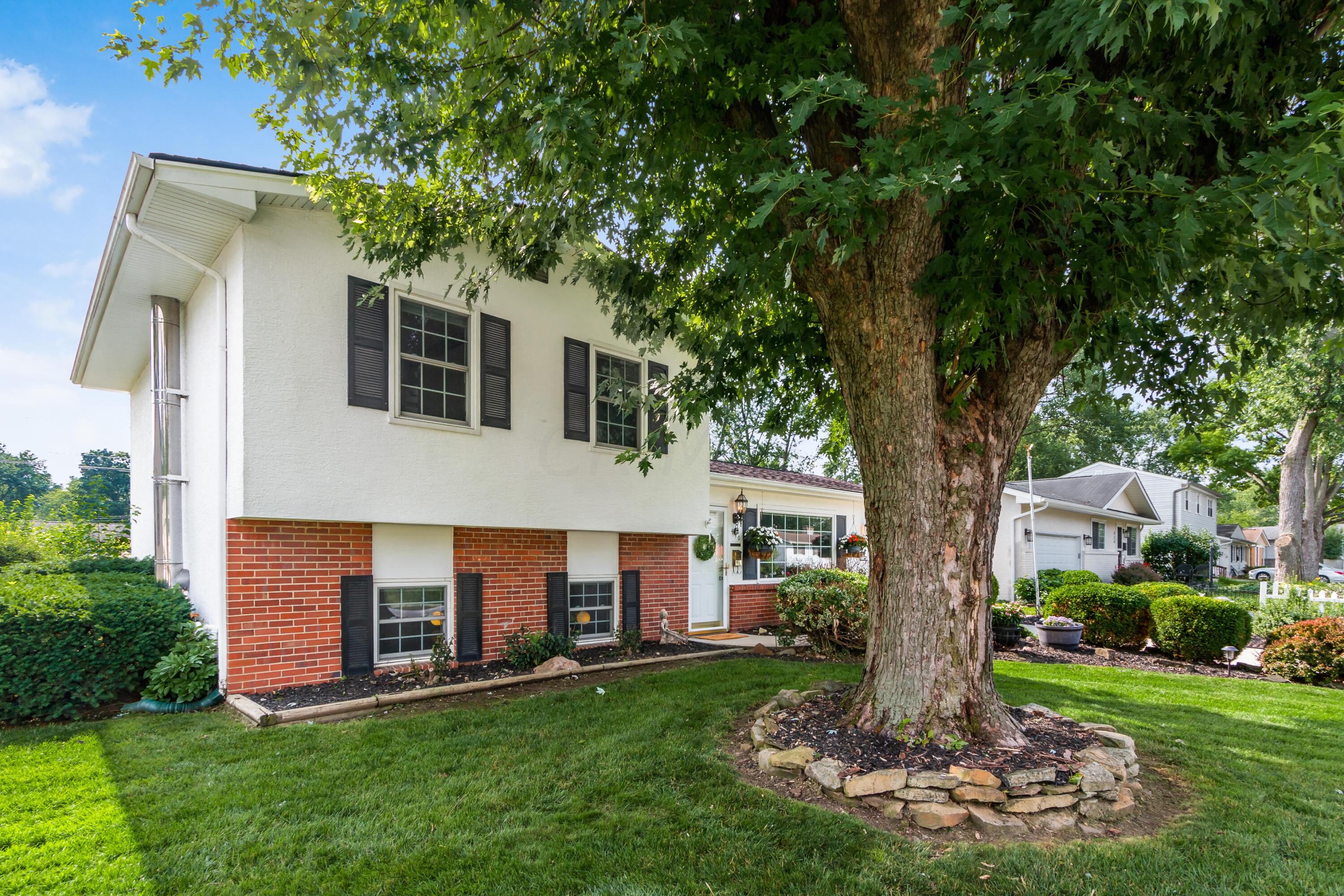 440 Deerwood Avenue E