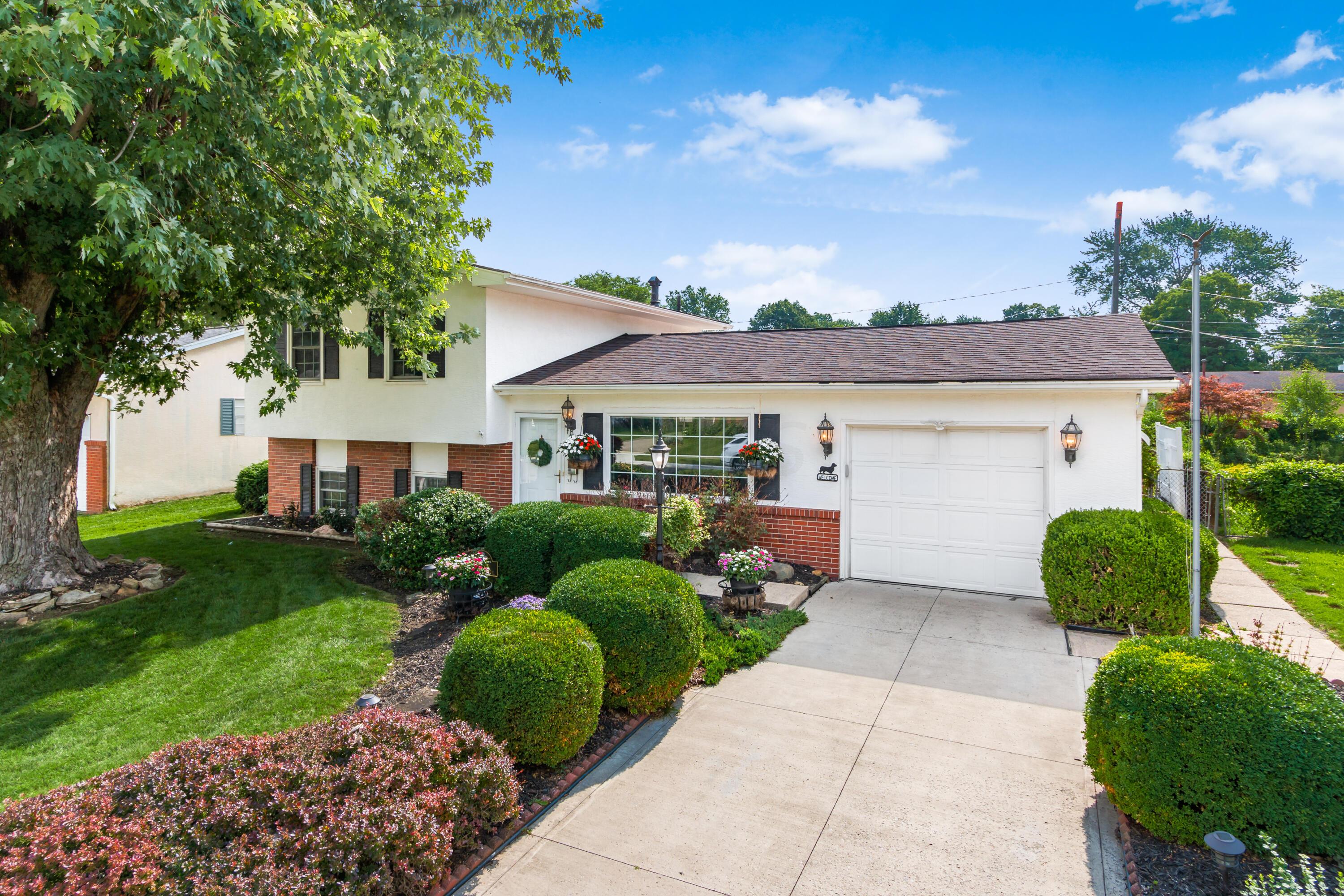 440 Deerwood Avenue E