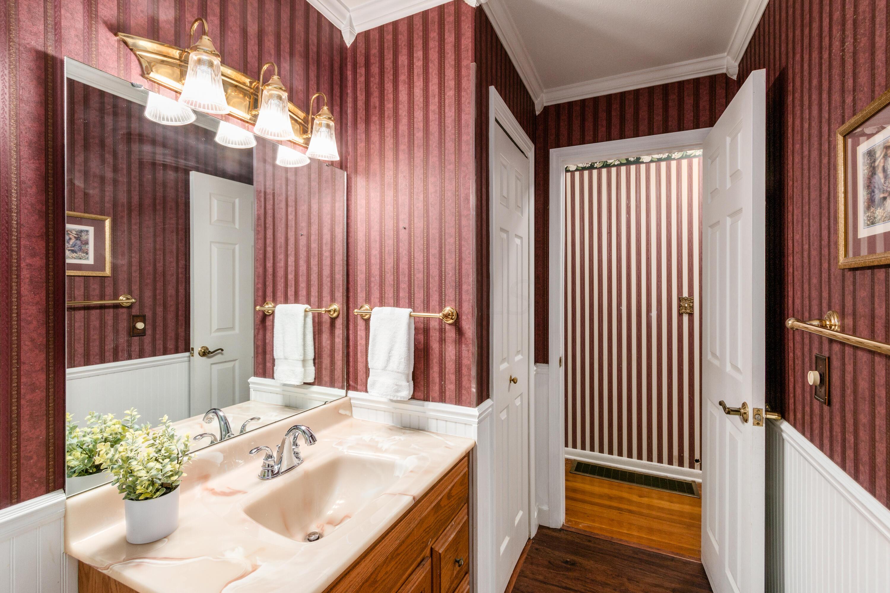 440 Deerwood Avenue E