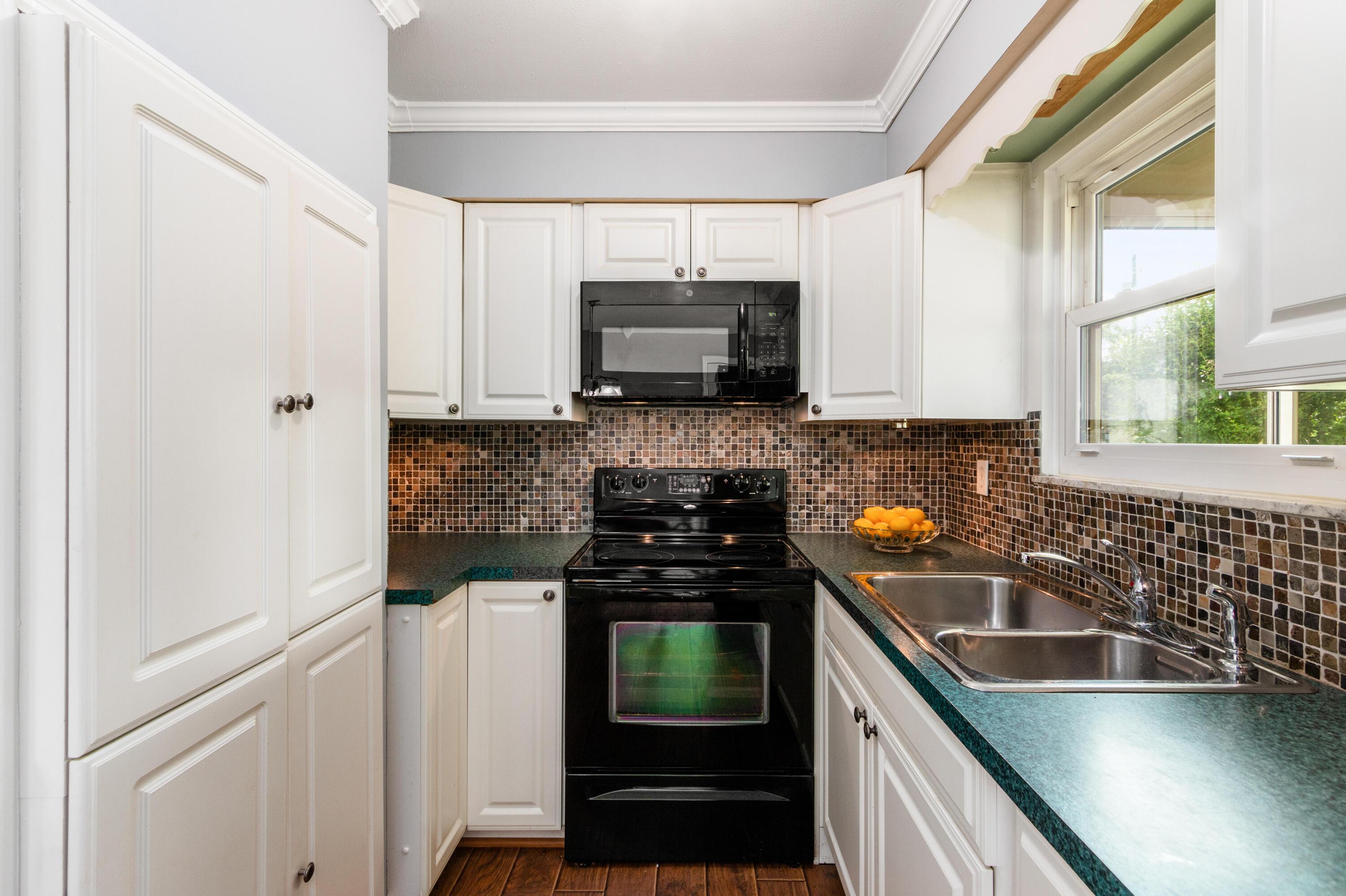 440 Deerwood Avenue E