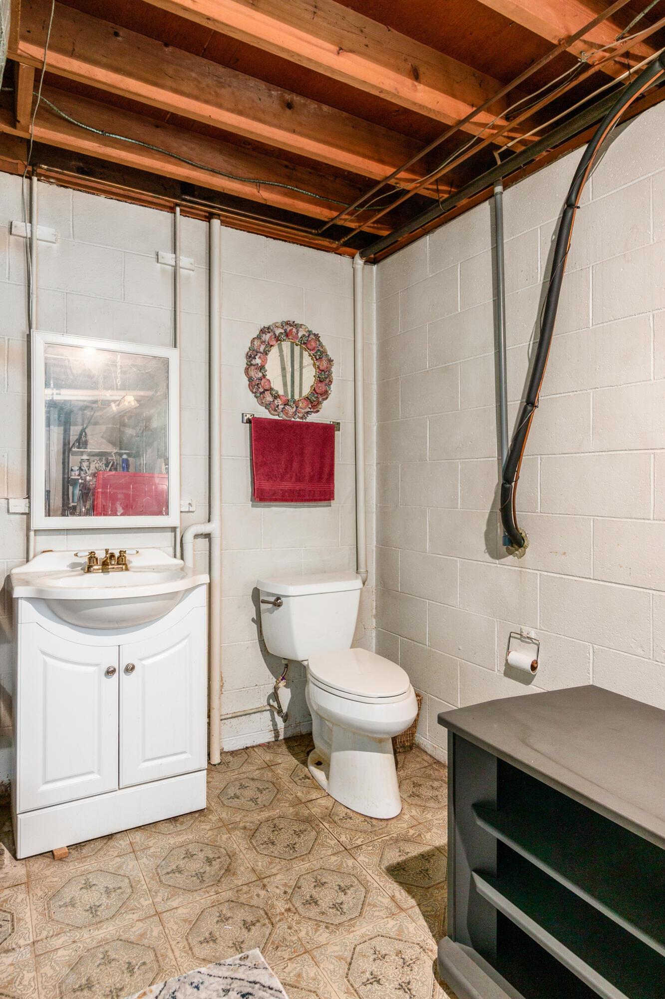 440 Deerwood Avenue E