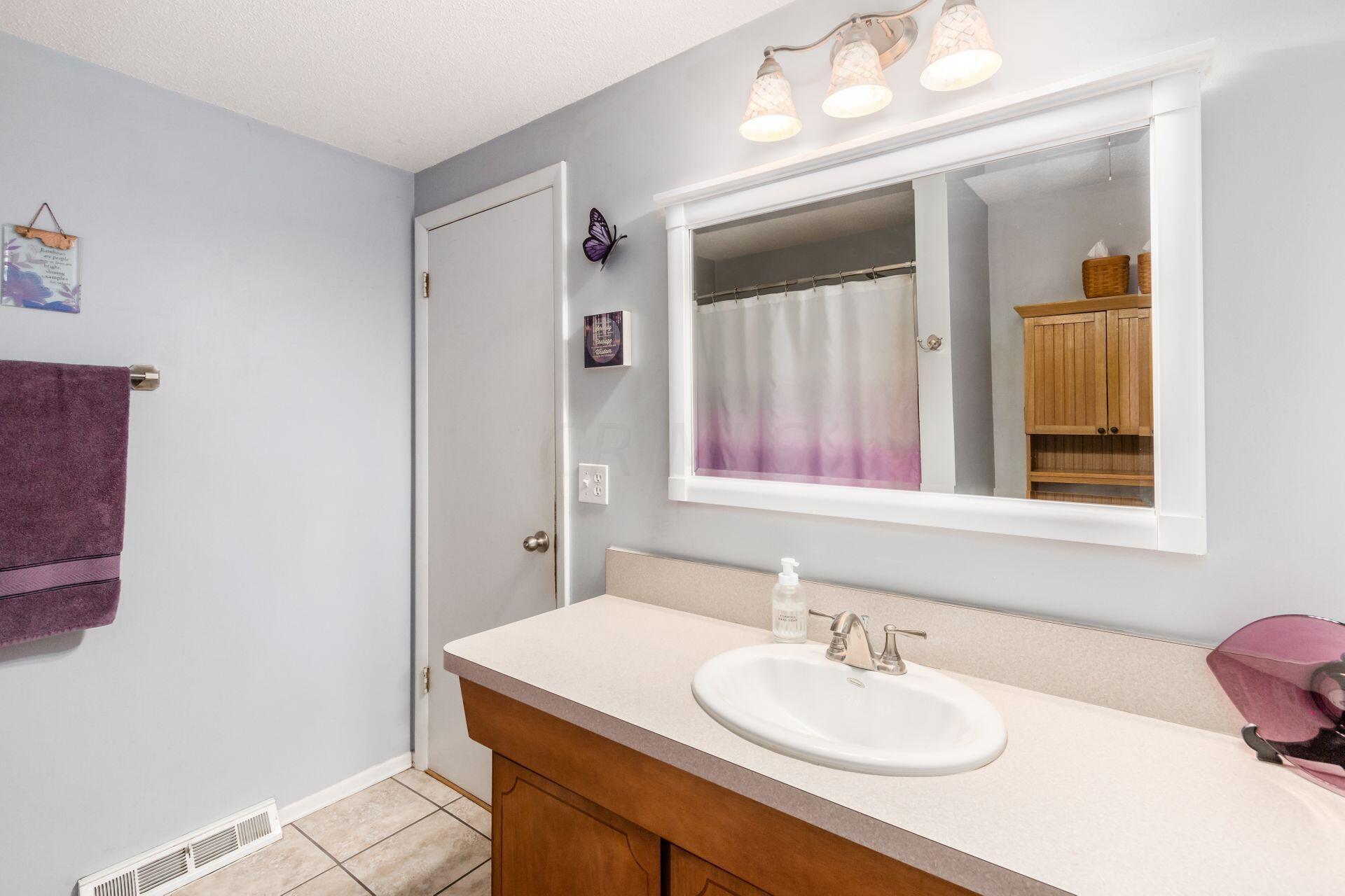 548 Leacrest Place W