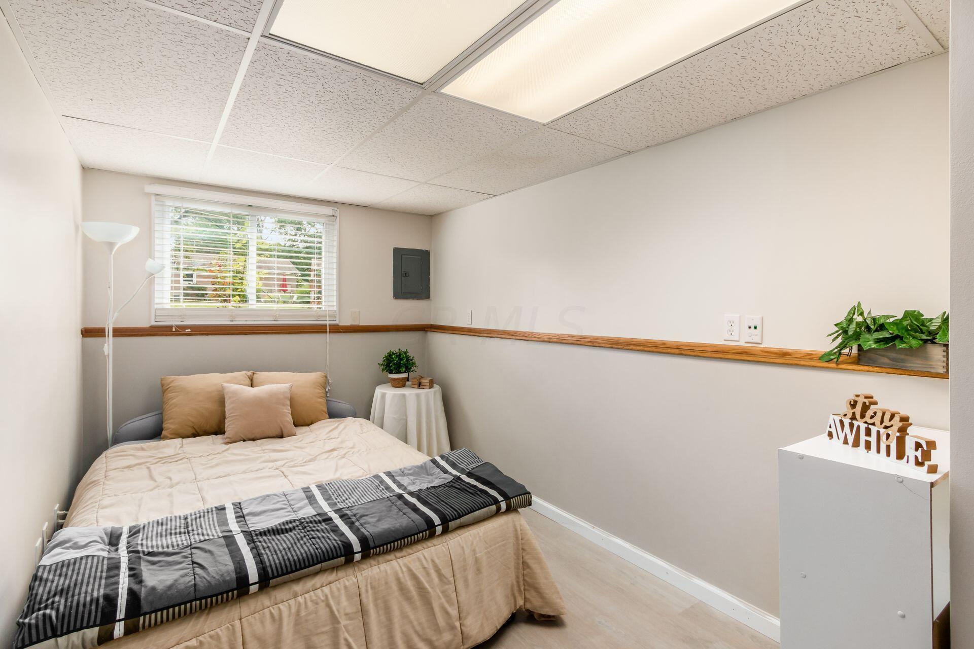 548 Leacrest Place W