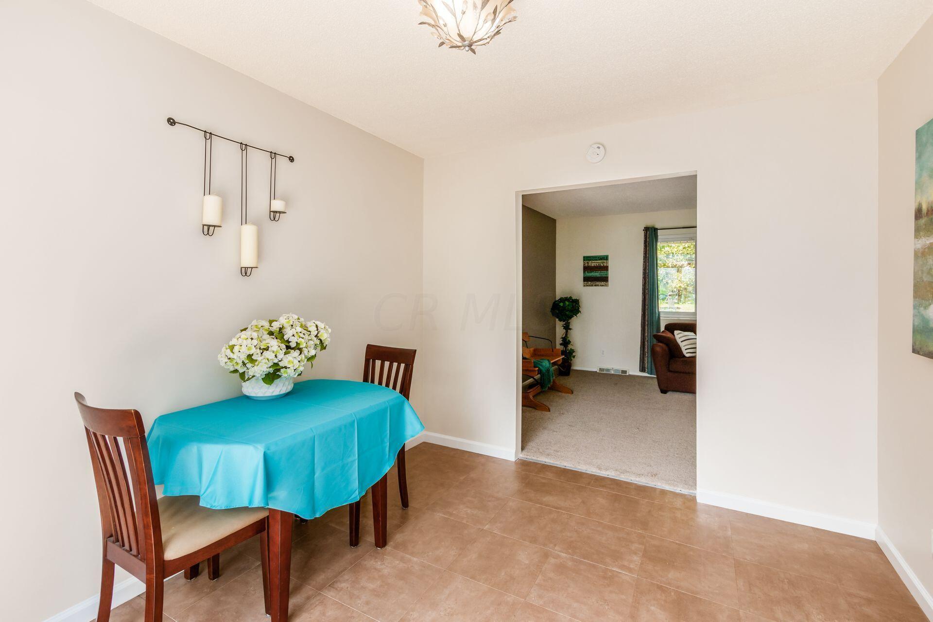 548 Leacrest Place W