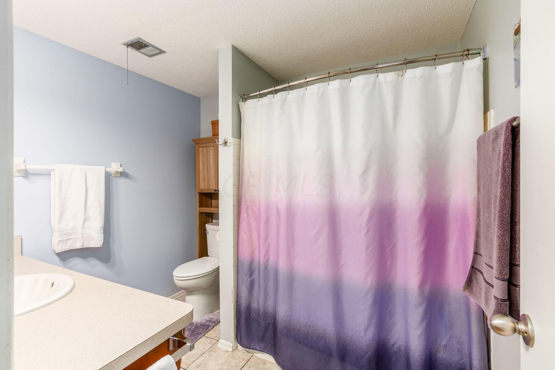 548 Leacrest Place W