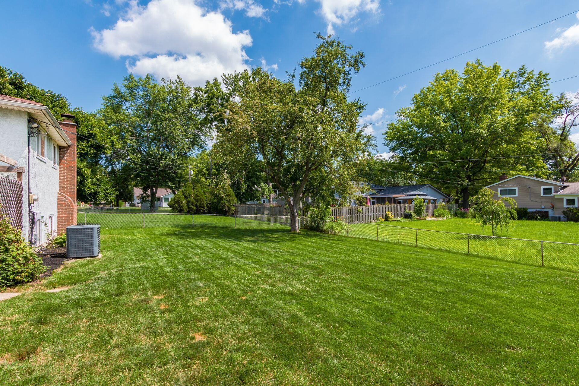 548 Leacrest Place W