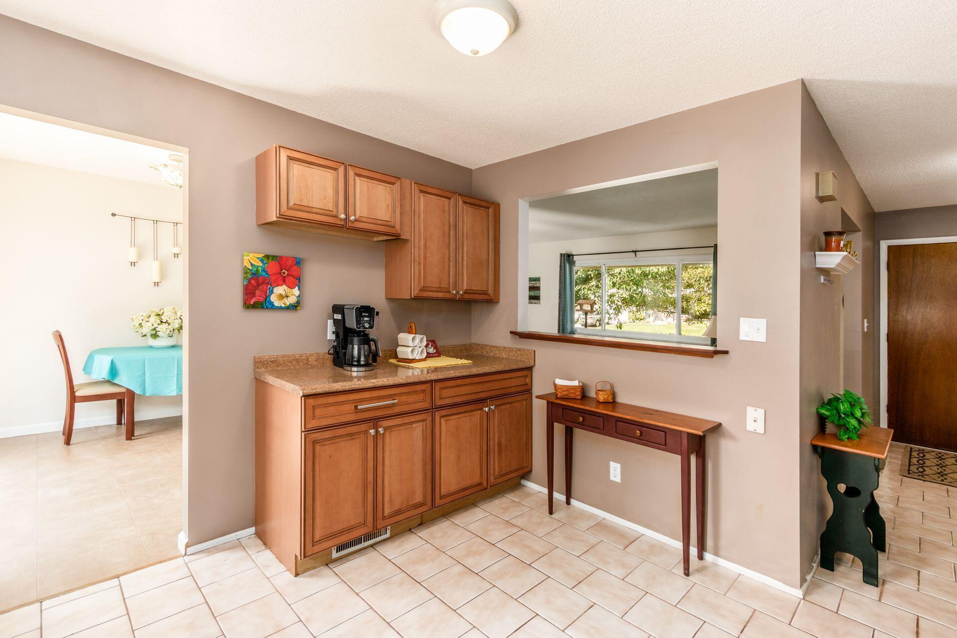 548 Leacrest Place W