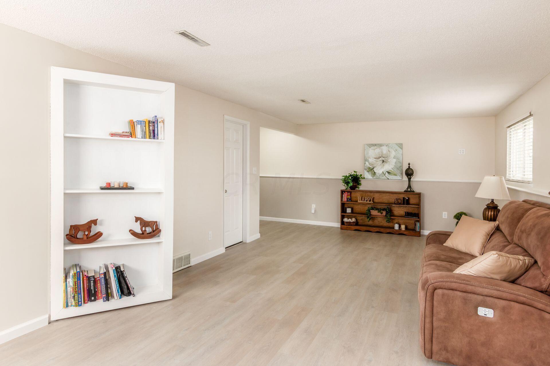 548 Leacrest Place W