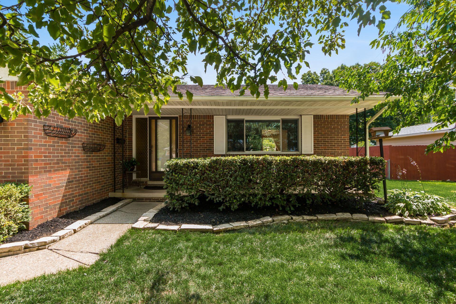 548 Leacrest Place W