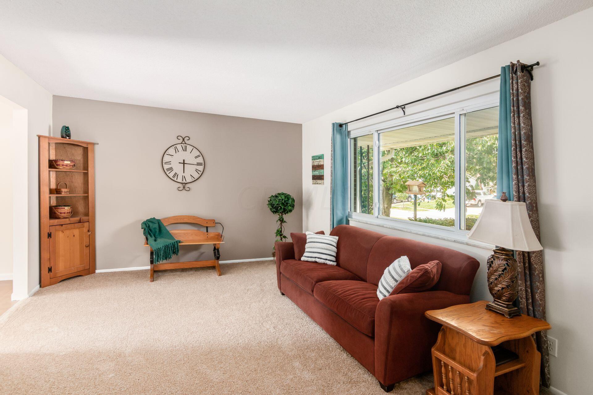 548 Leacrest Place W