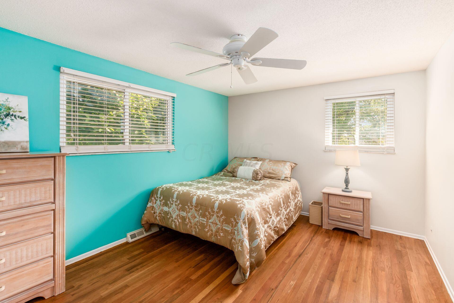 548 Leacrest Place W