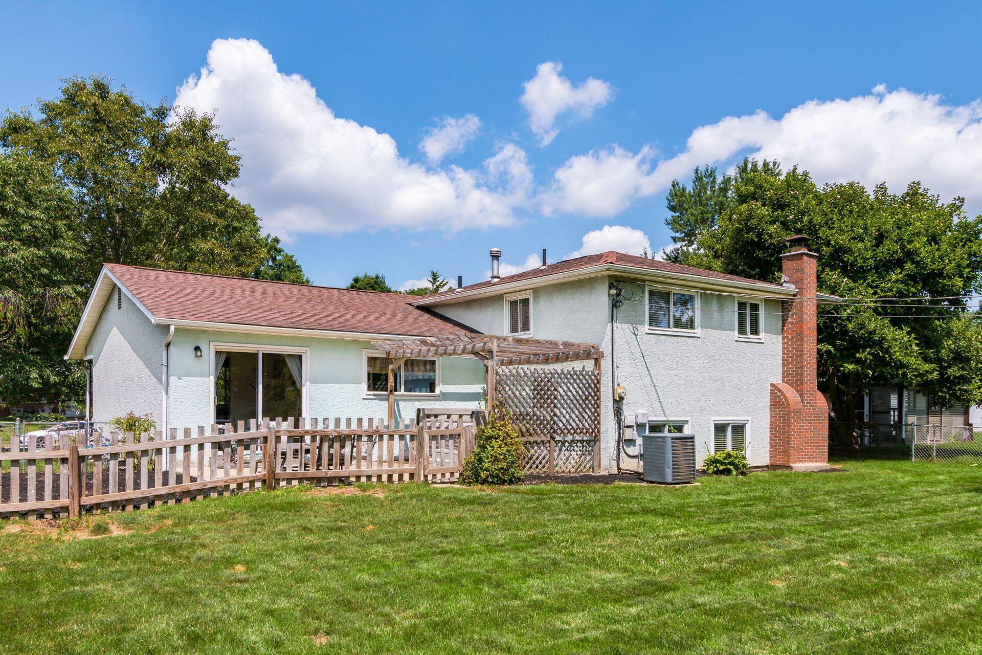 548 Leacrest Place W