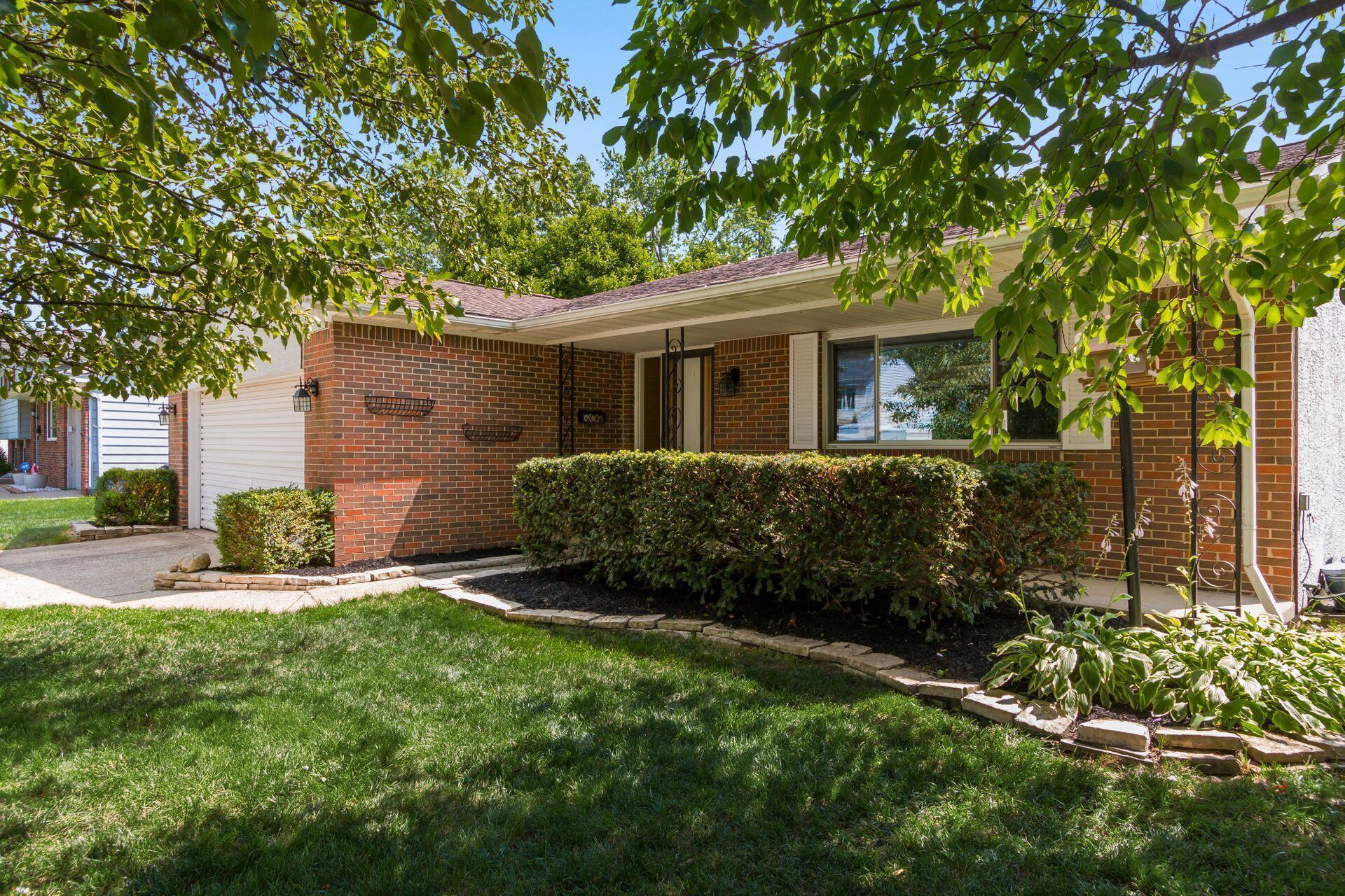 548 Leacrest Place W