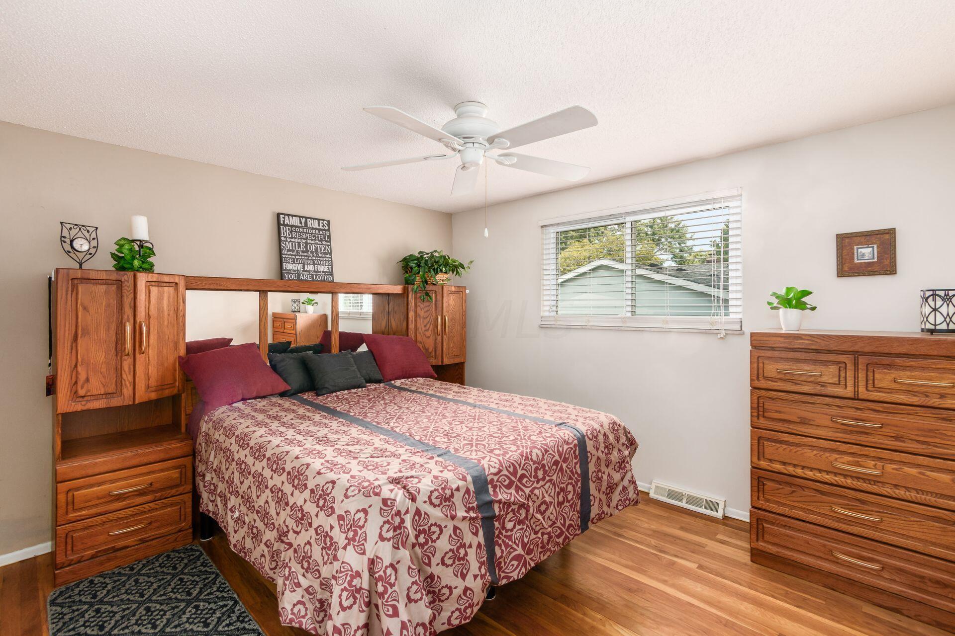 548 Leacrest Place W