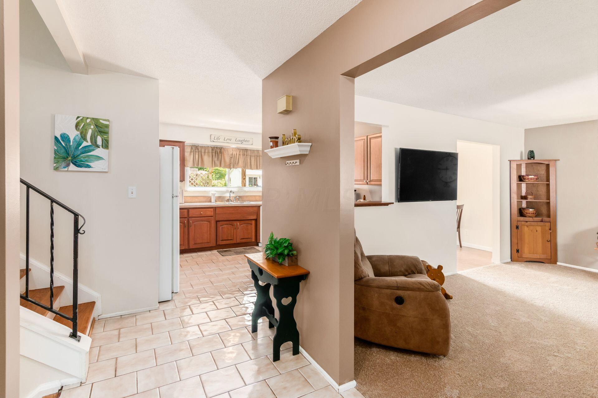 548 Leacrest Place W