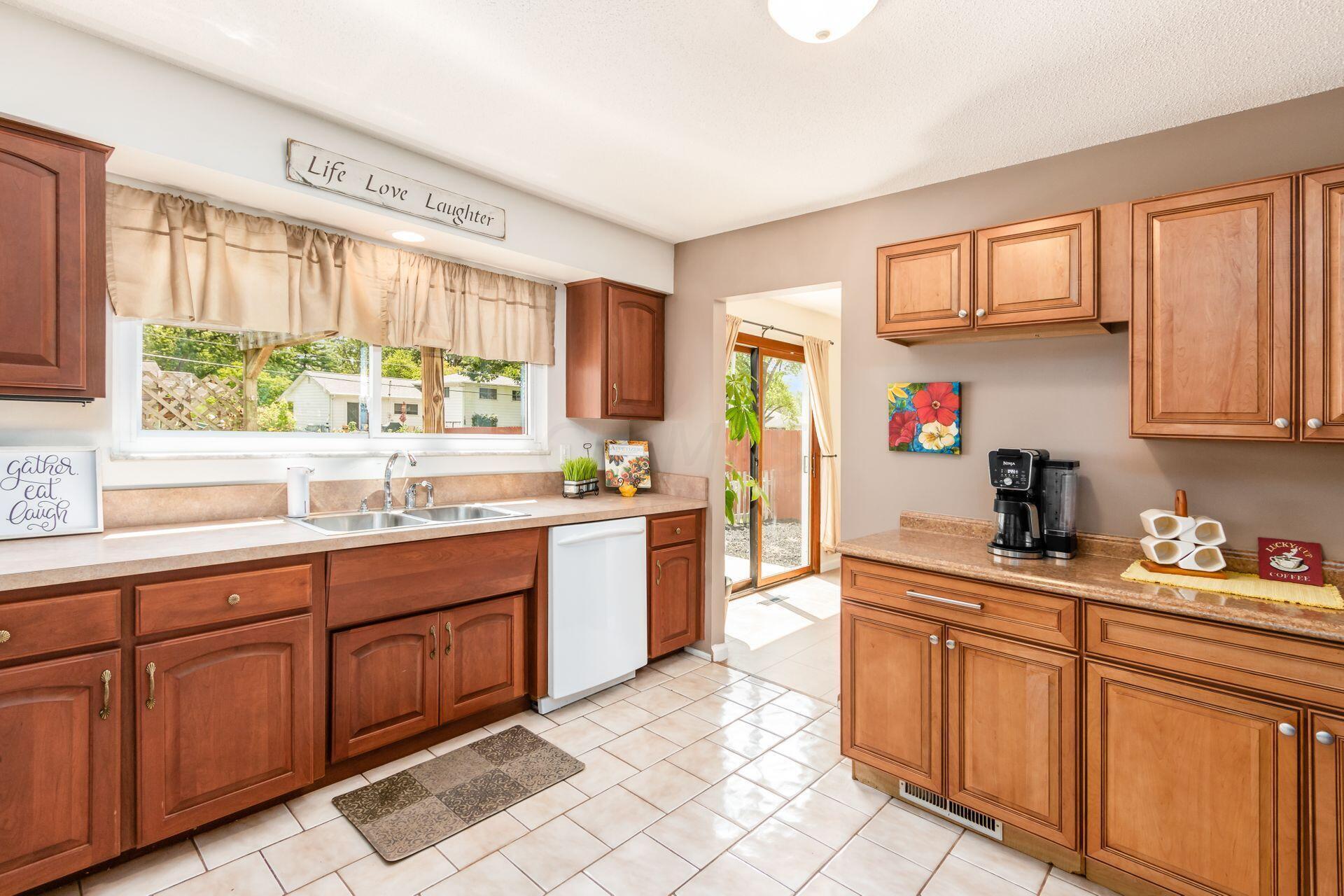 548 Leacrest Place W