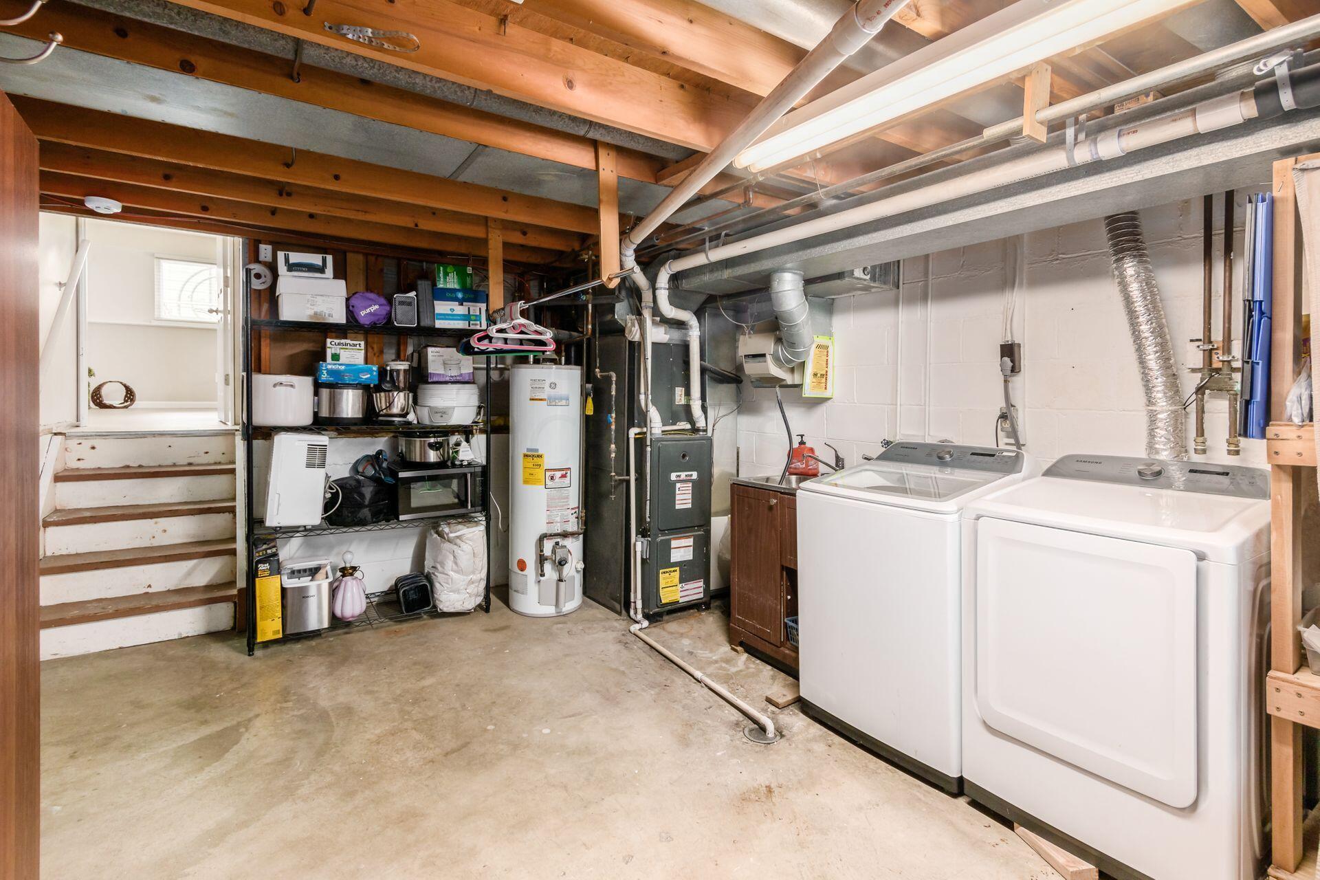 548 Leacrest Place W