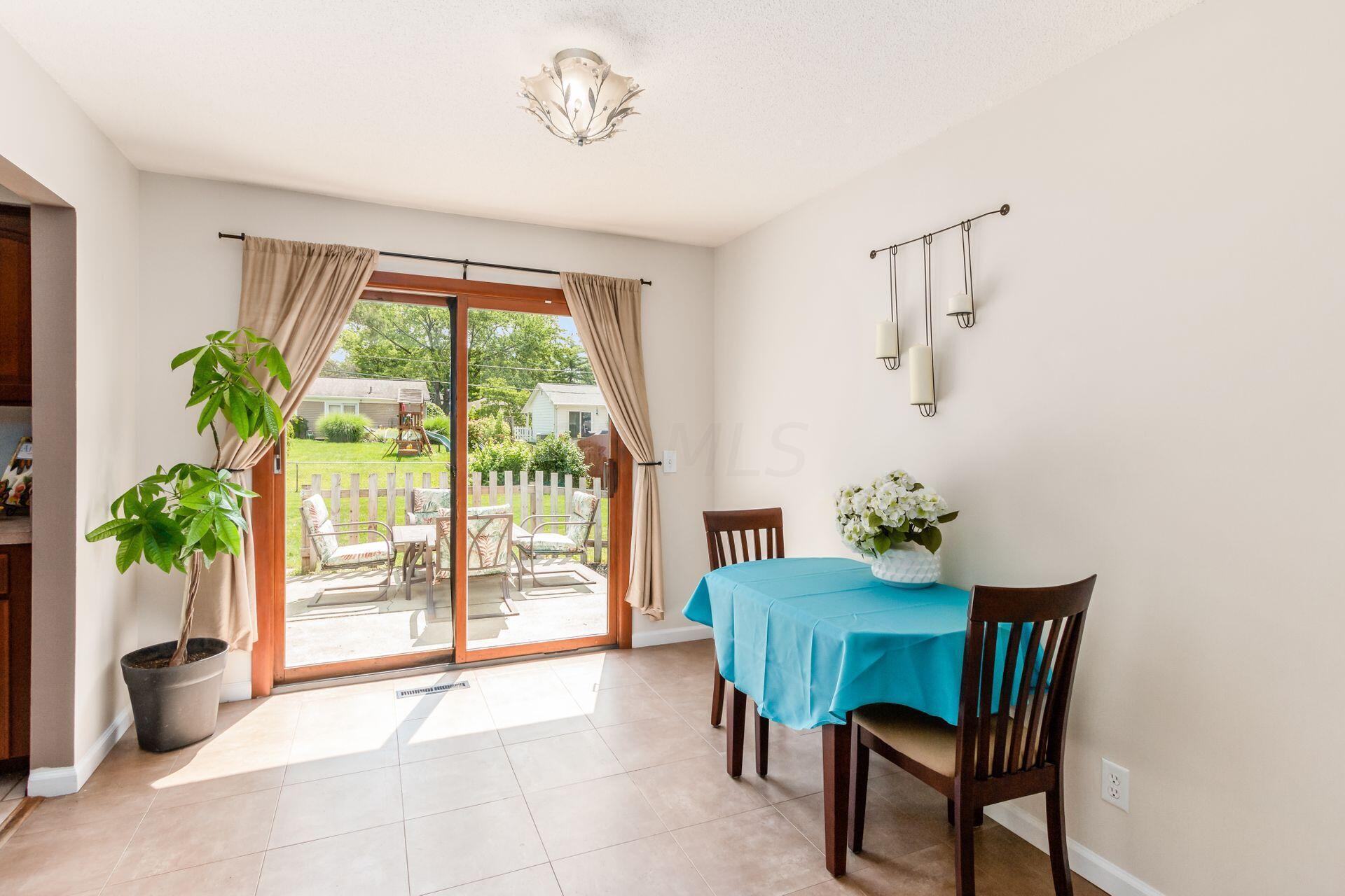 548 Leacrest Place W