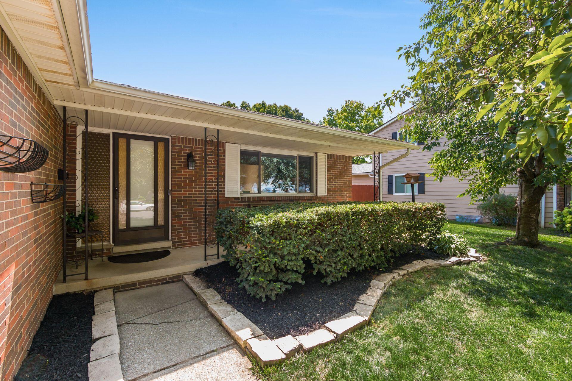 548 Leacrest Place W