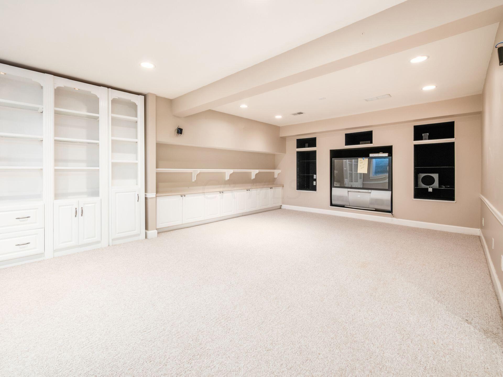 5075 Highland Lakes Avenue