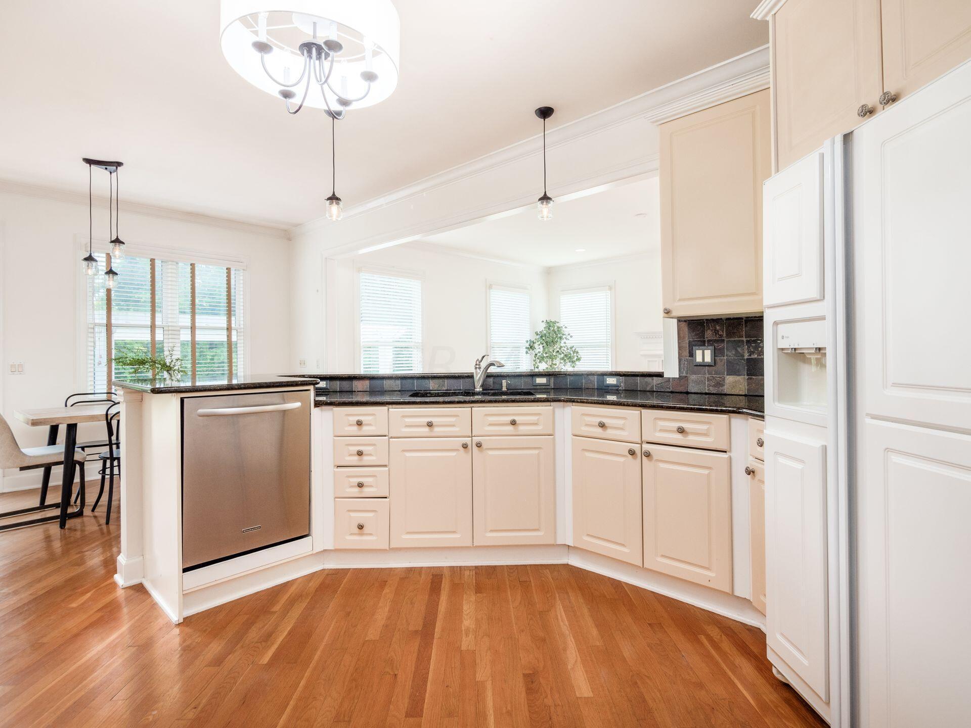 5075 Highland Lakes Avenue