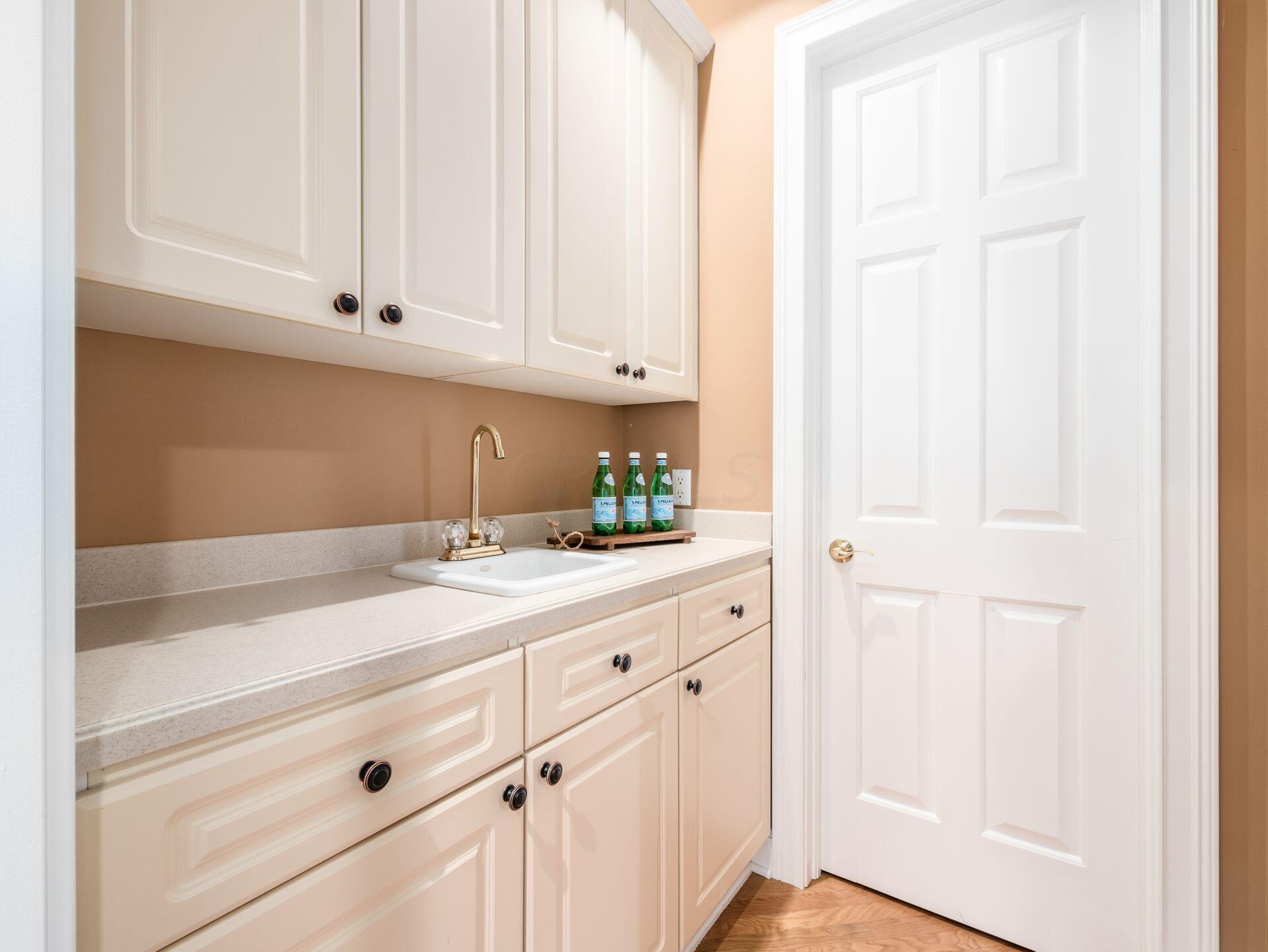 5075 Highland Lakes Avenue