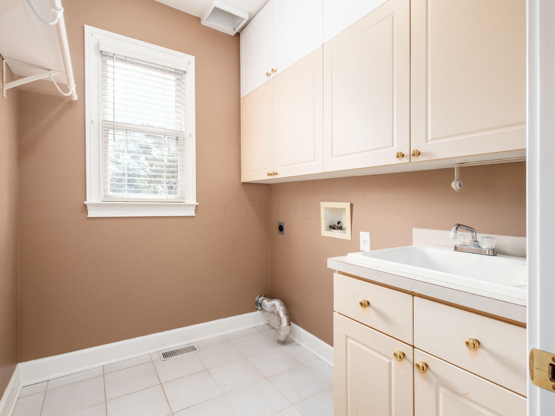 5075 Highland Lakes Avenue