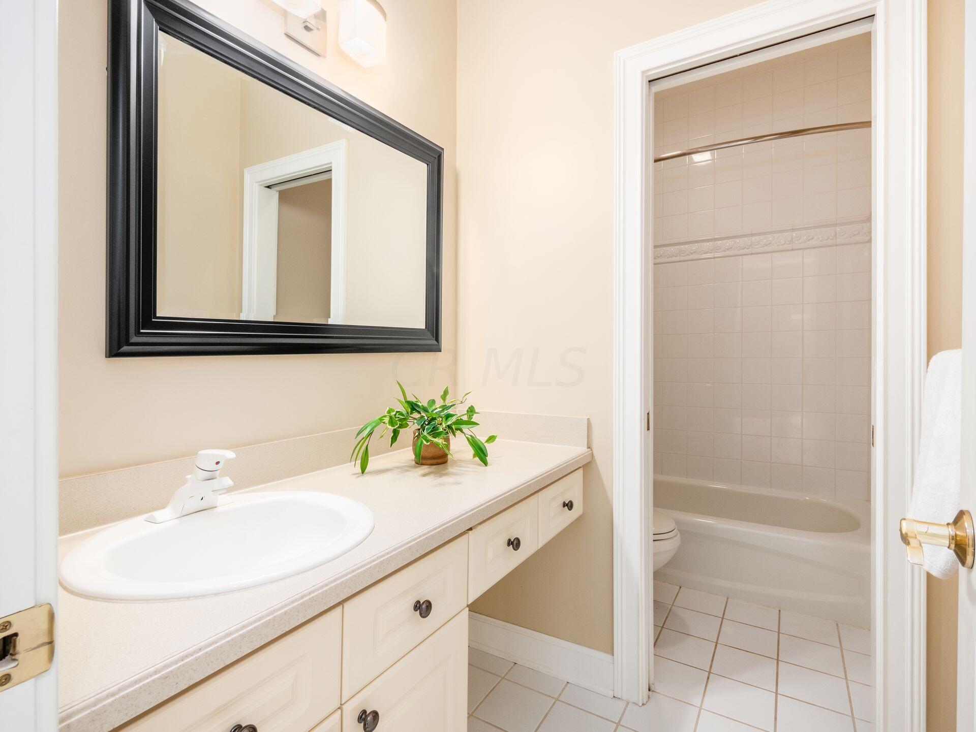 5075 Highland Lakes Avenue