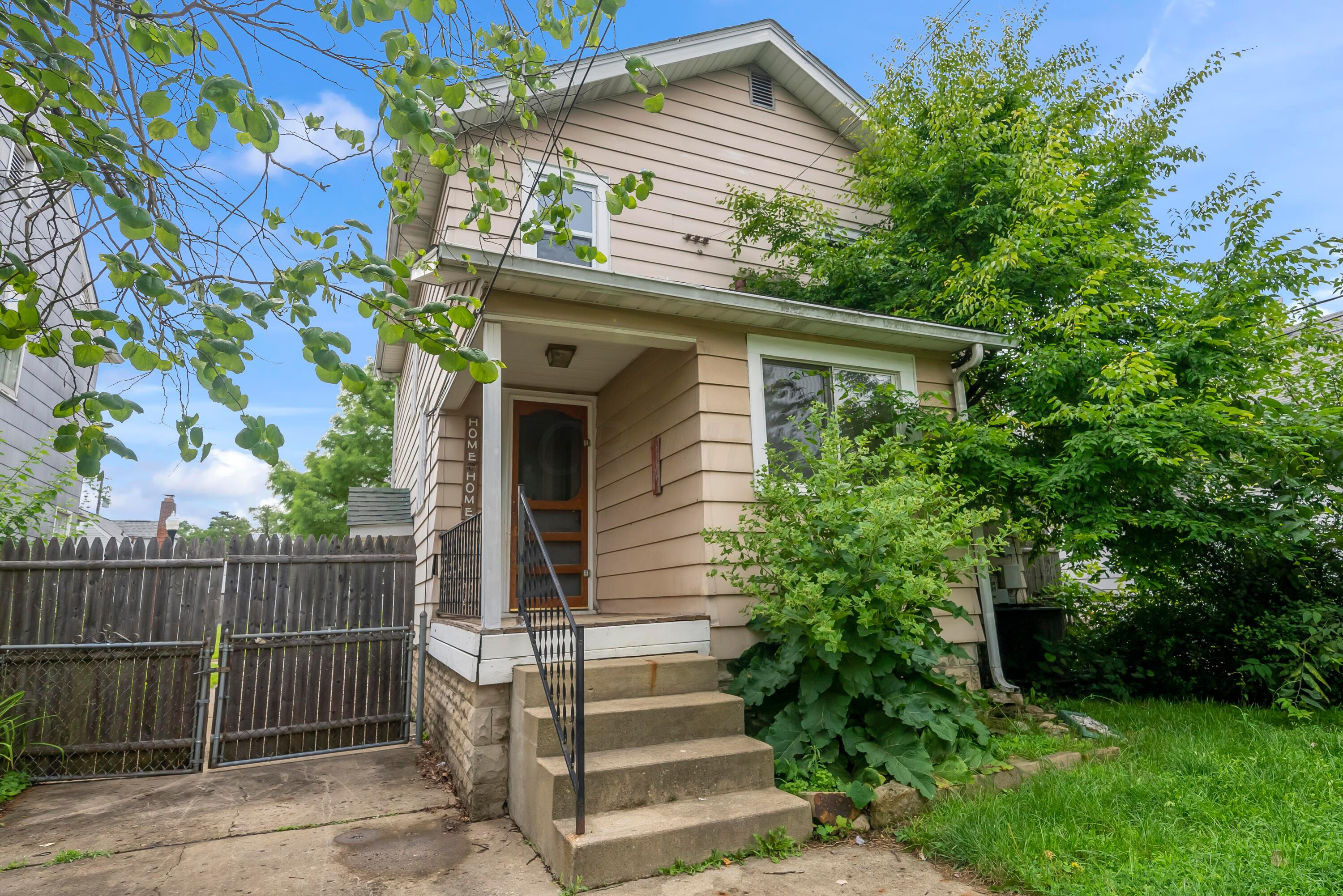 606 Woodbury Avenue