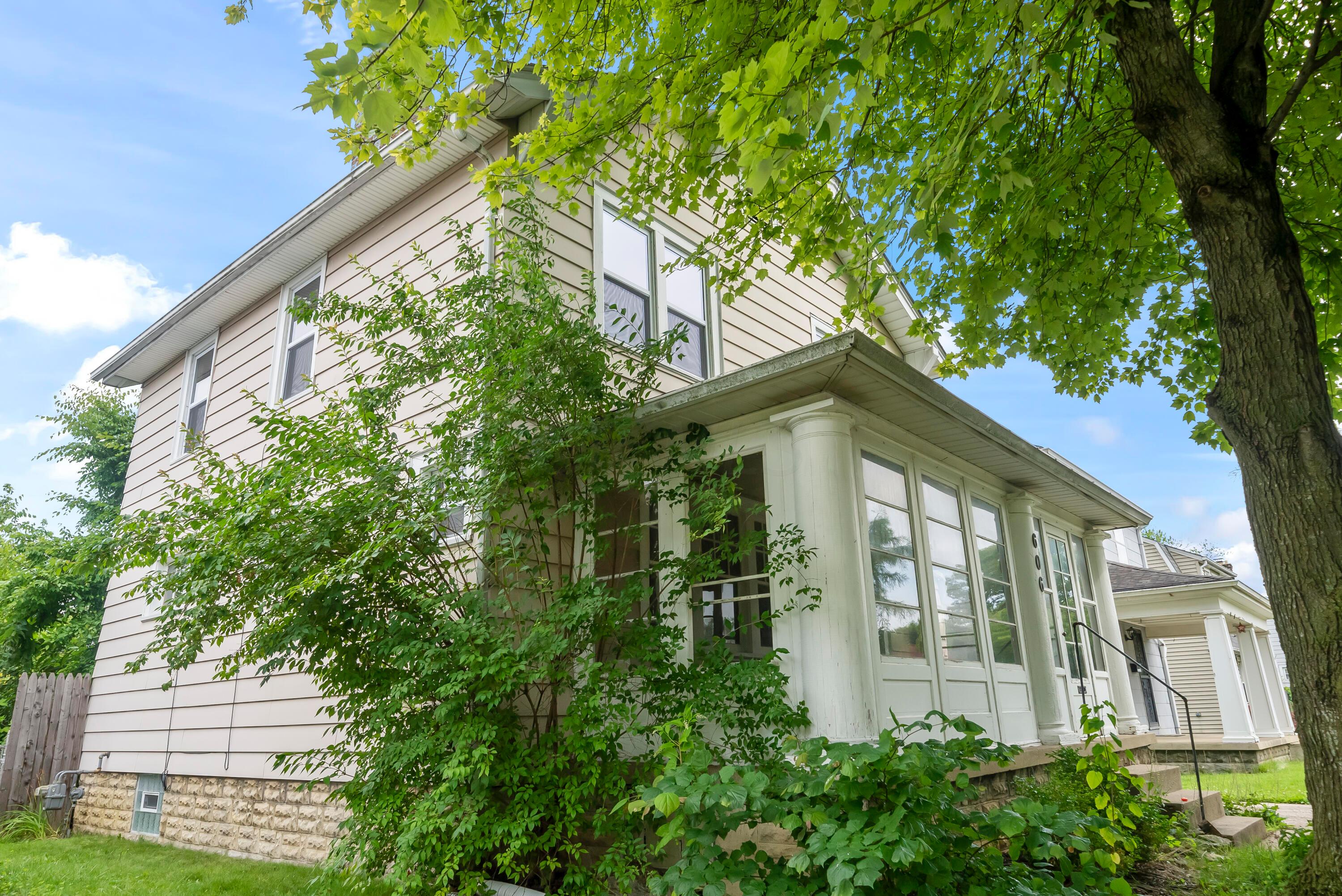 606 Woodbury Avenue