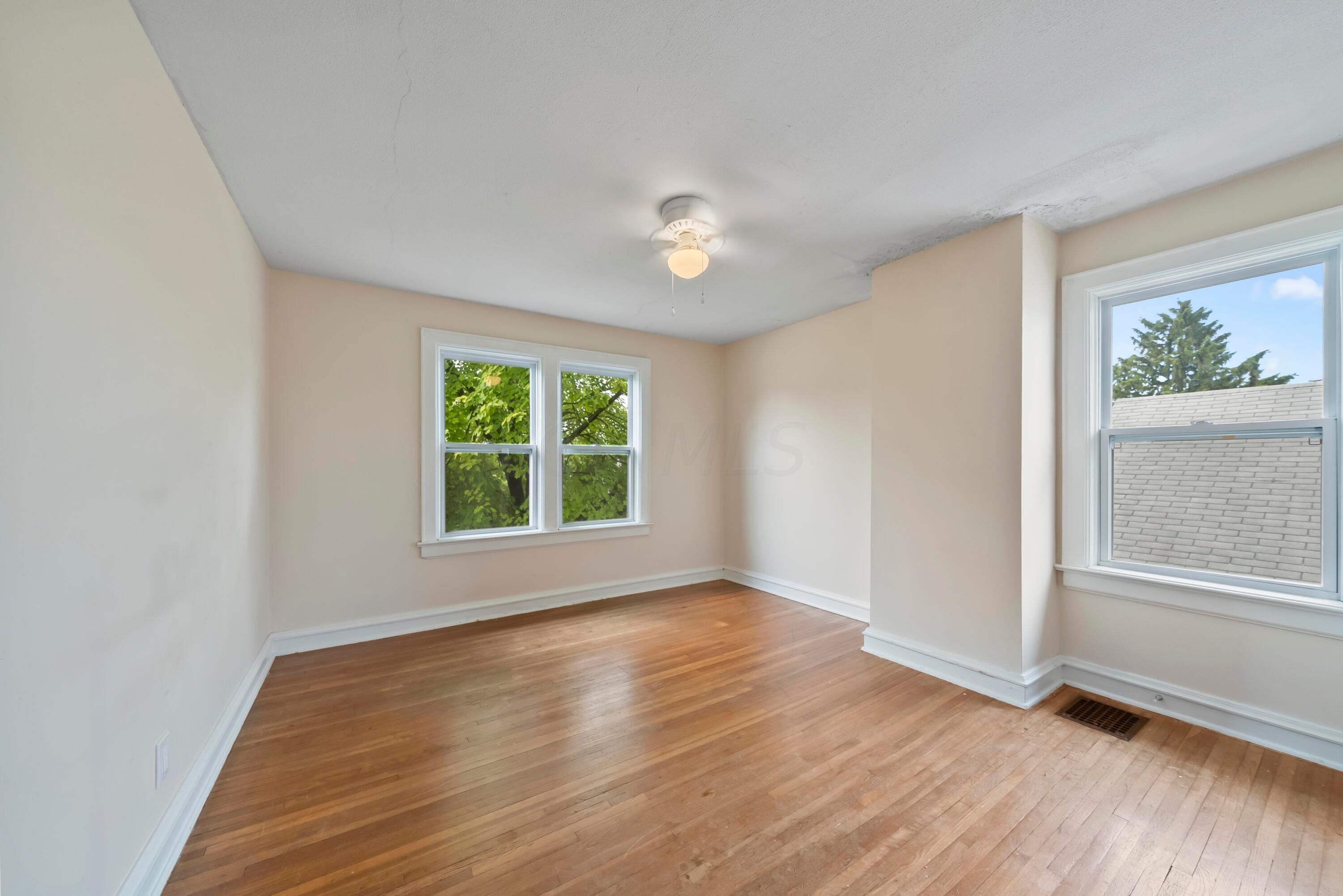 606 Woodbury Avenue