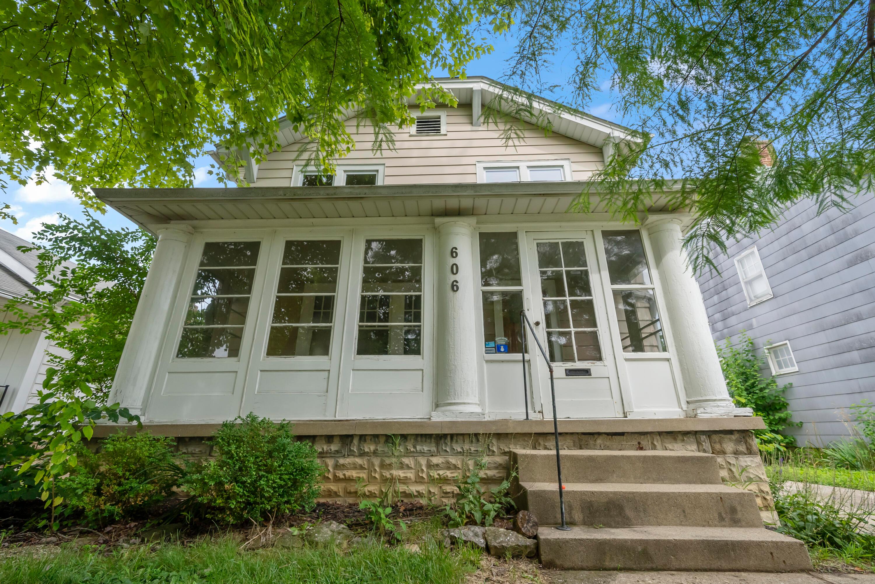 606 Woodbury Avenue