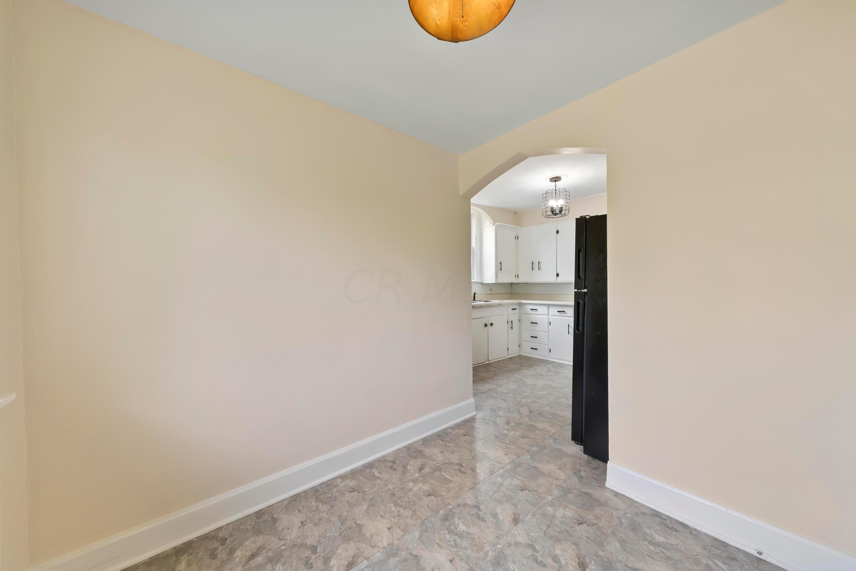 606 Woodbury Avenue
