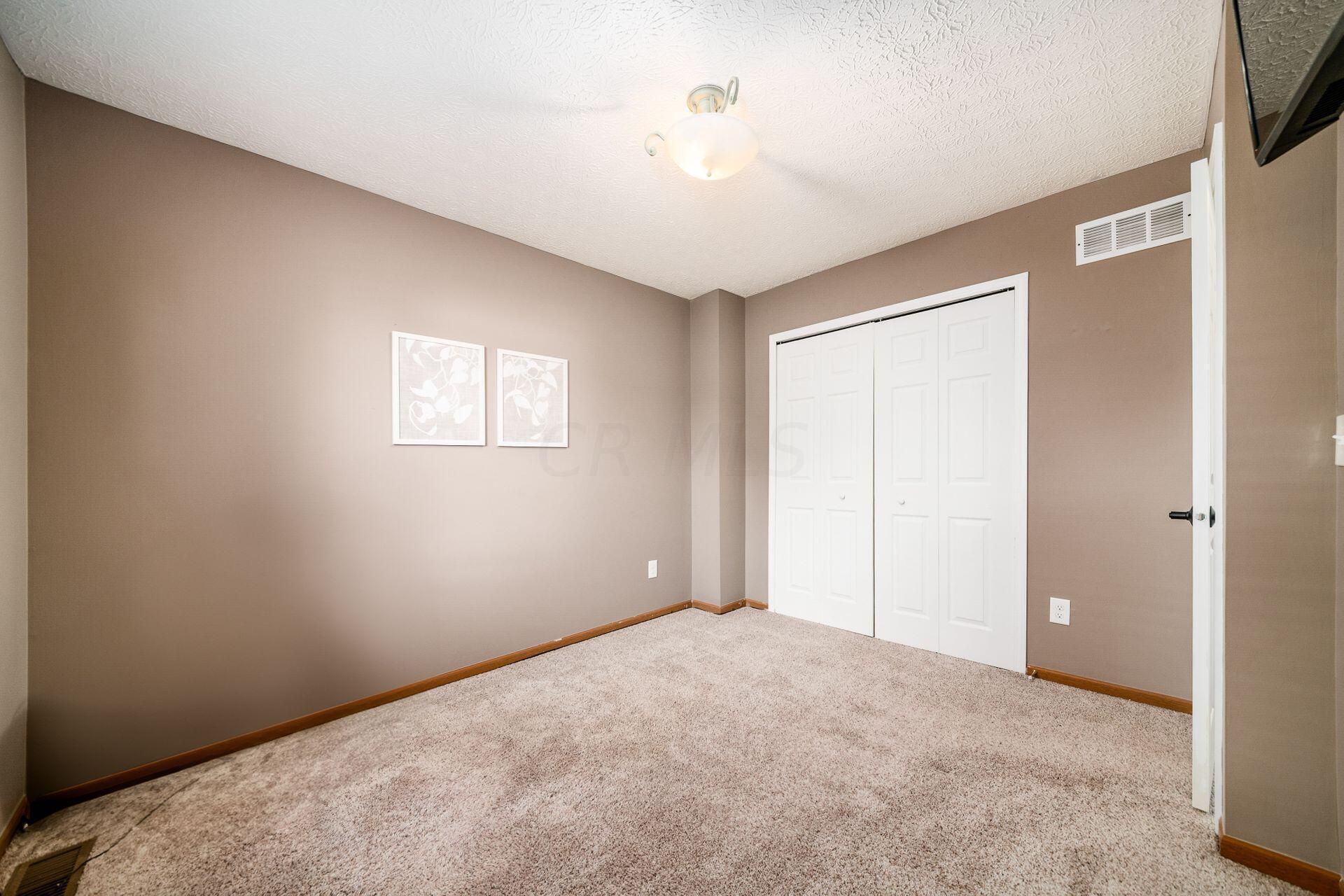5973 Heritage Farms Court