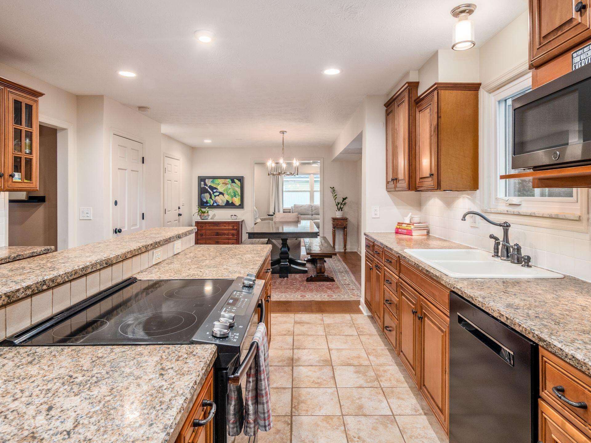 1109 Cross Country Drive