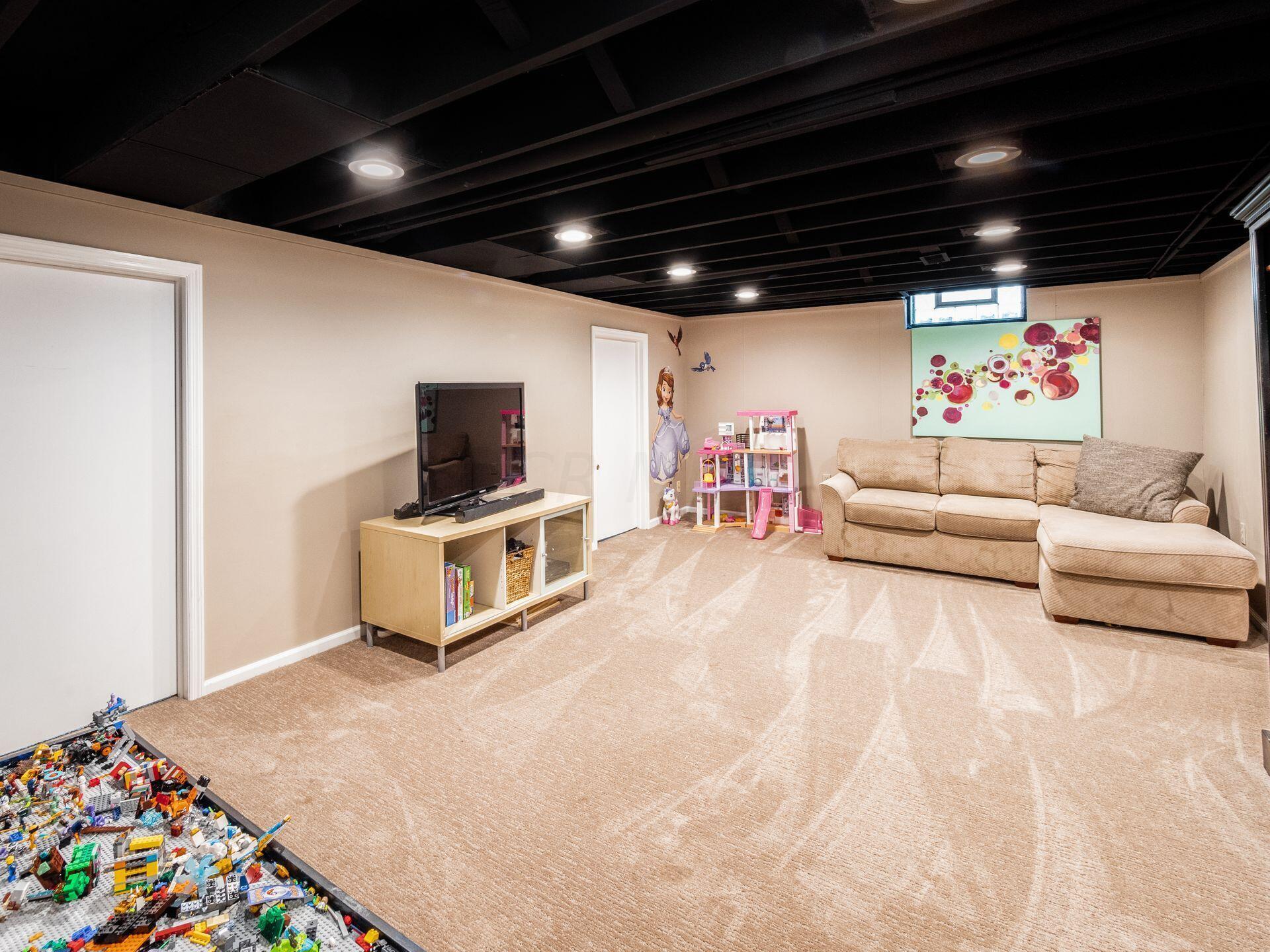 1109 Cross Country Drive