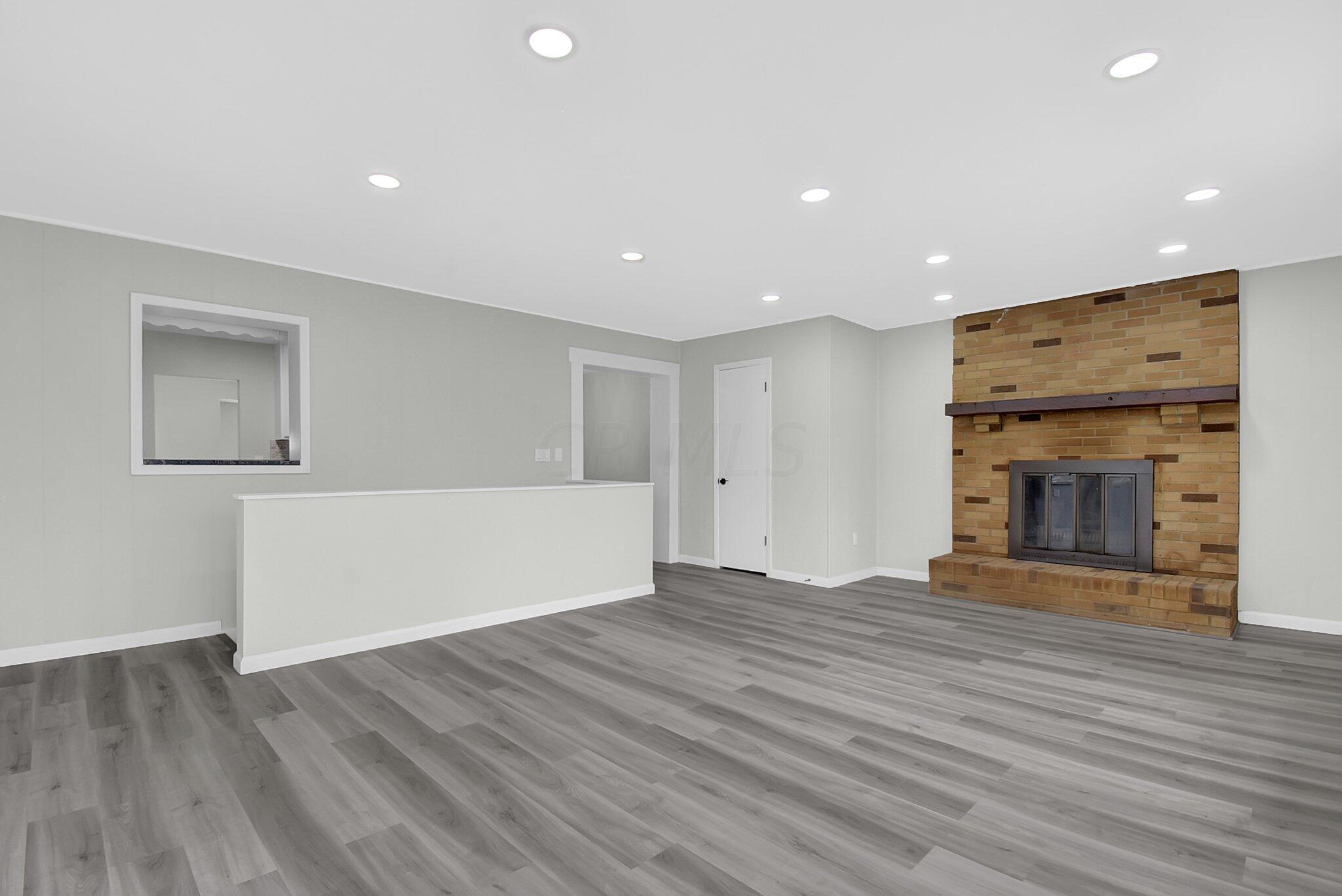 5566 Roche Drive