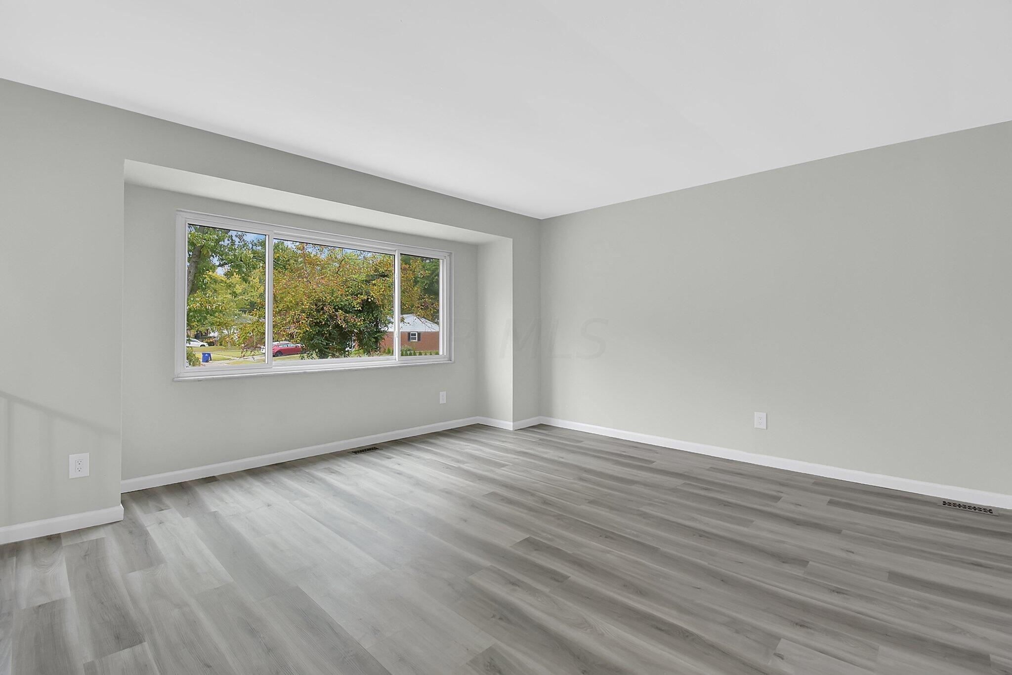 5566 Roche Drive
