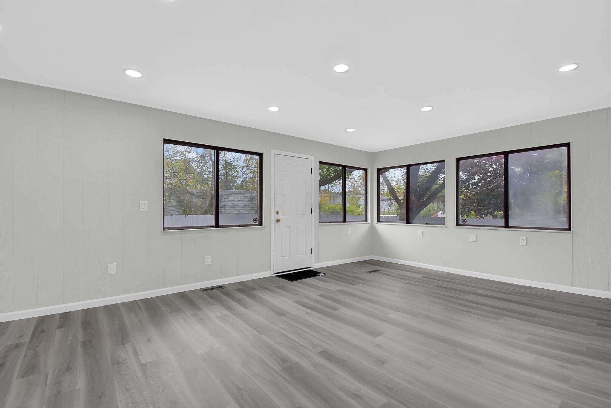 5566 Roche Drive