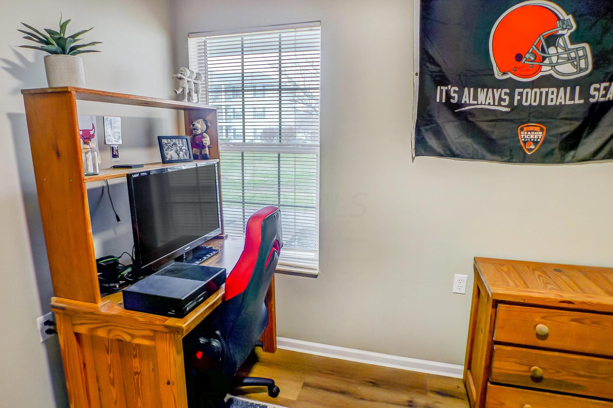 15 S Shafer Street, 2102