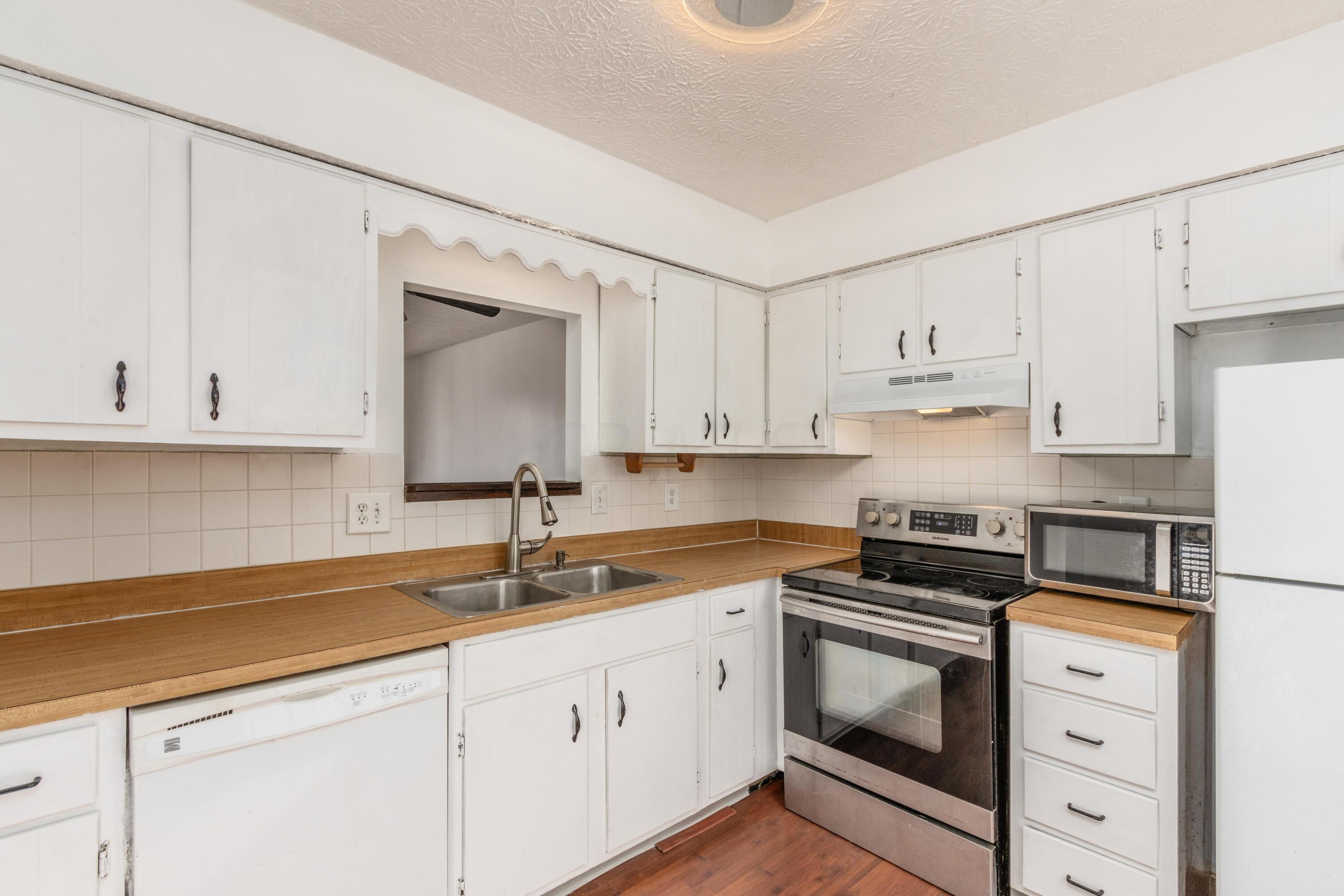 3032 Cooper Bluff Drive