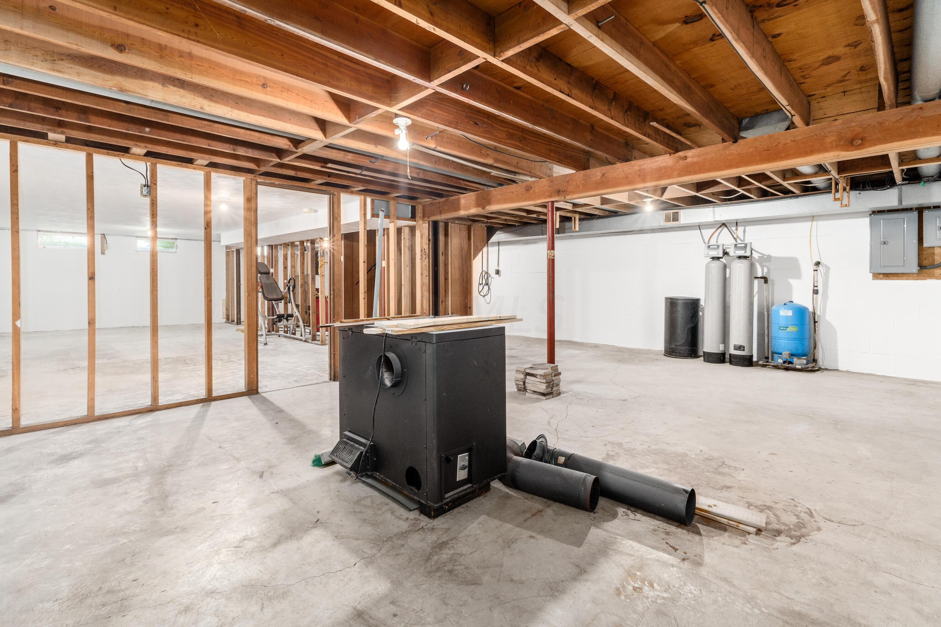 9555 Johnstown Utica Road