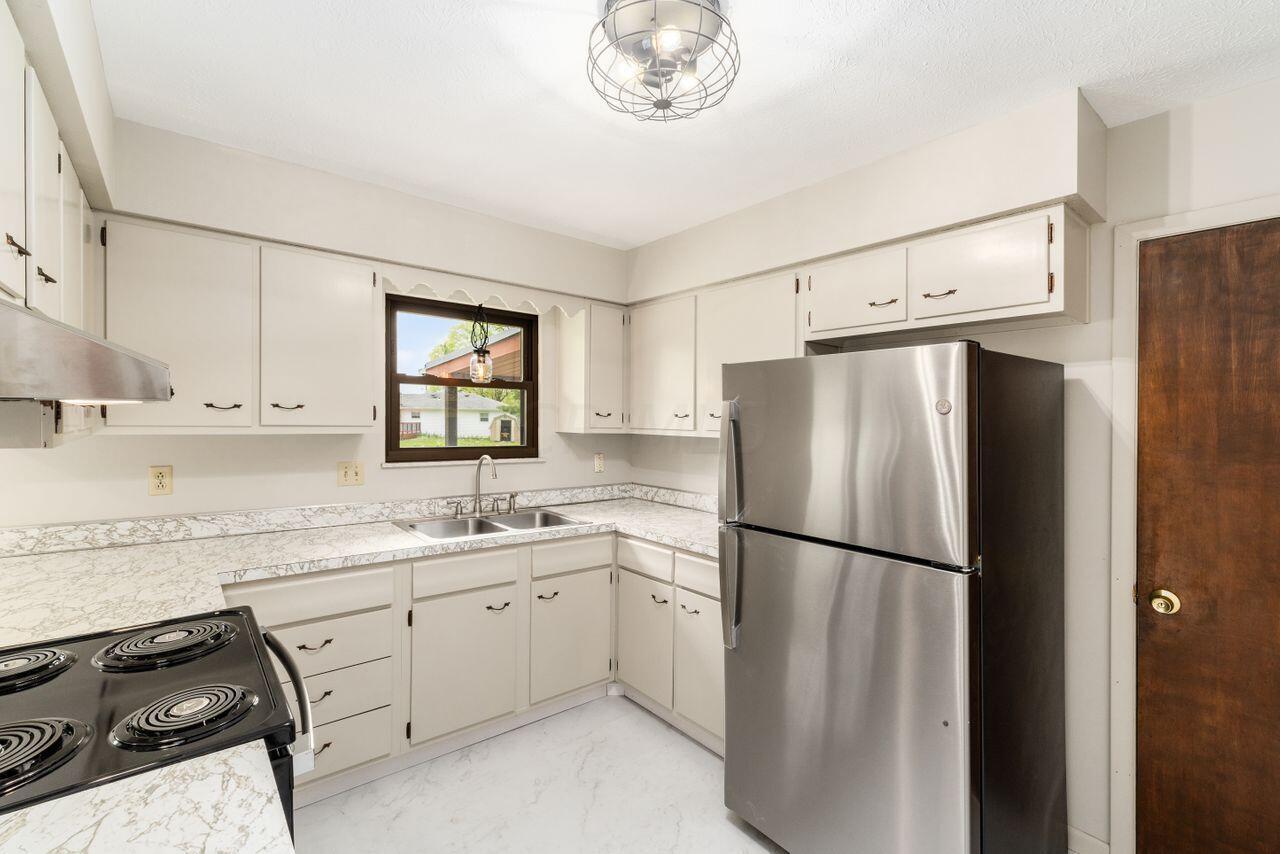 9555 Johnstown Utica Road