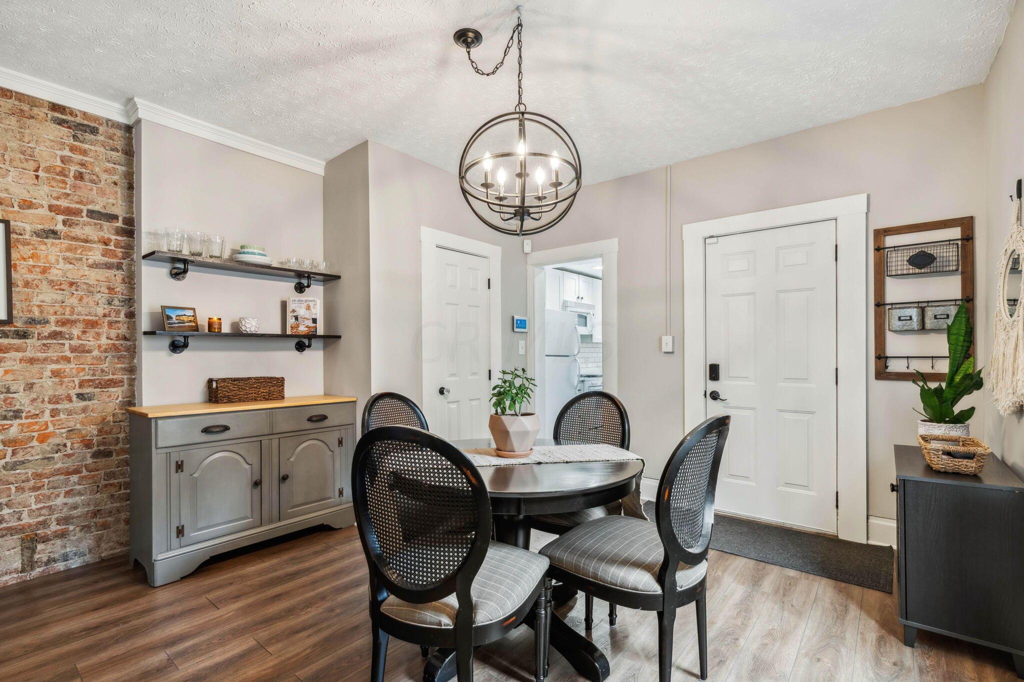 352 E Mithoff Street