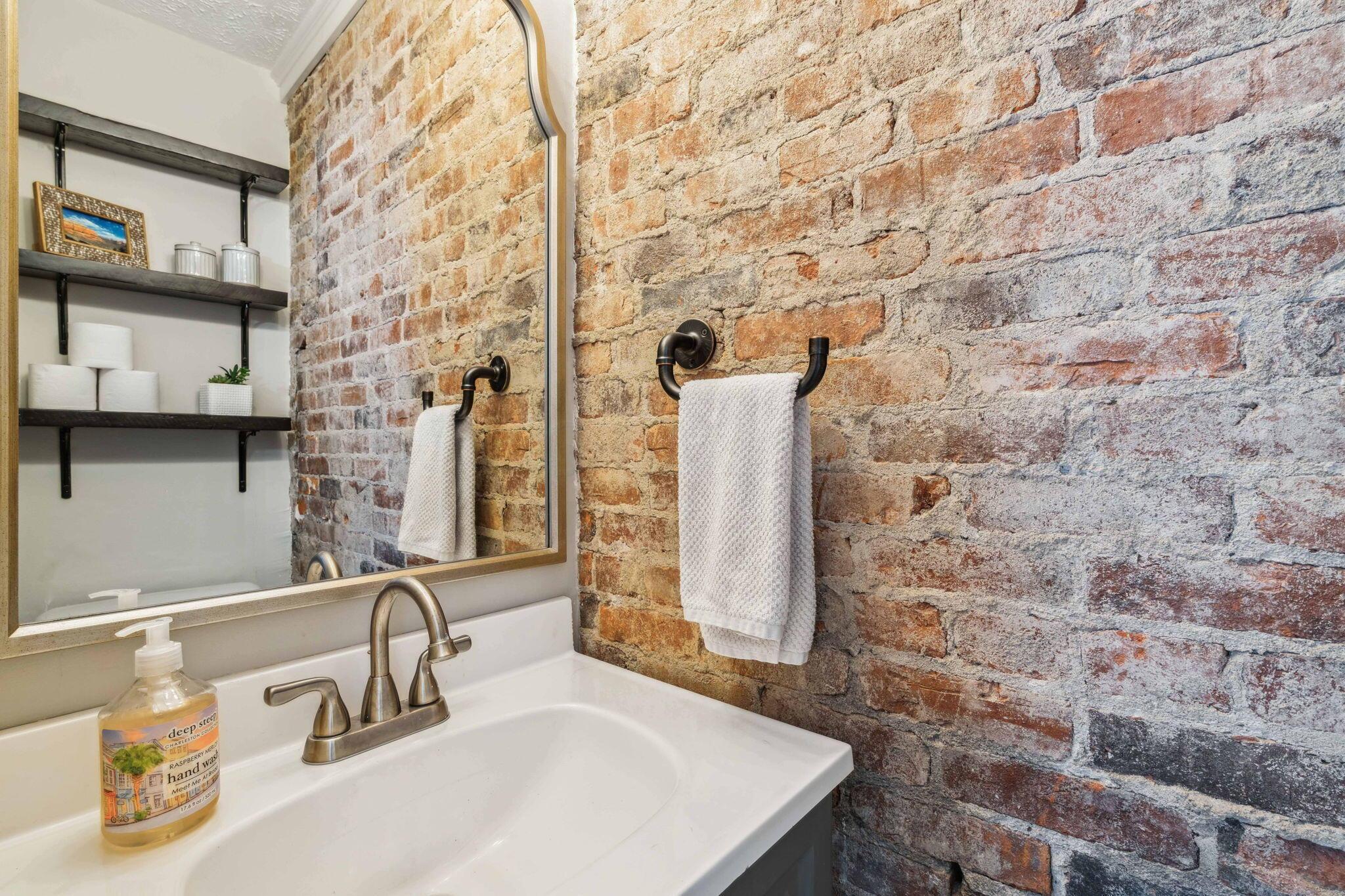 352 E Mithoff Street